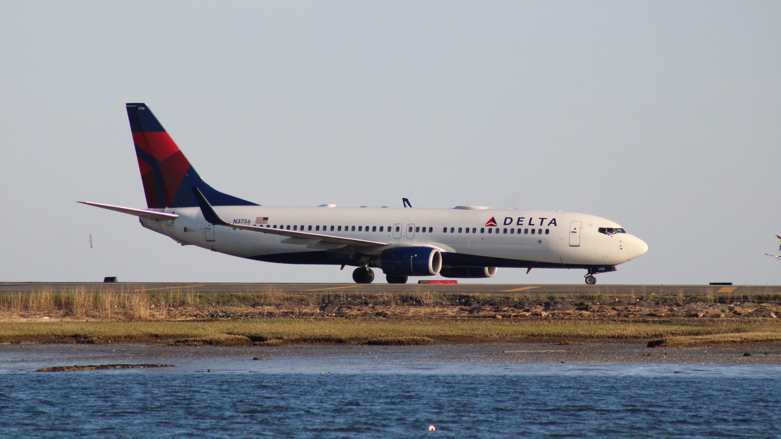 Delta Air Ligne Boeing 737-800 effectue un recours à Boston pour éviter la collision