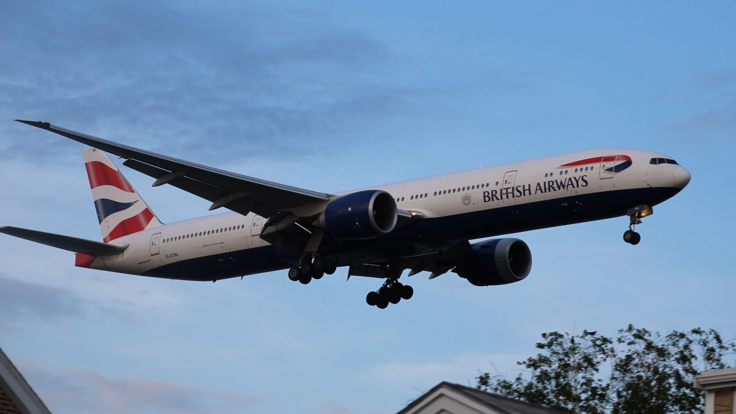 Bird Strike &amp; Fumes en la cabina: FAA que investiga British Airways Boeing 777-300er Incidente