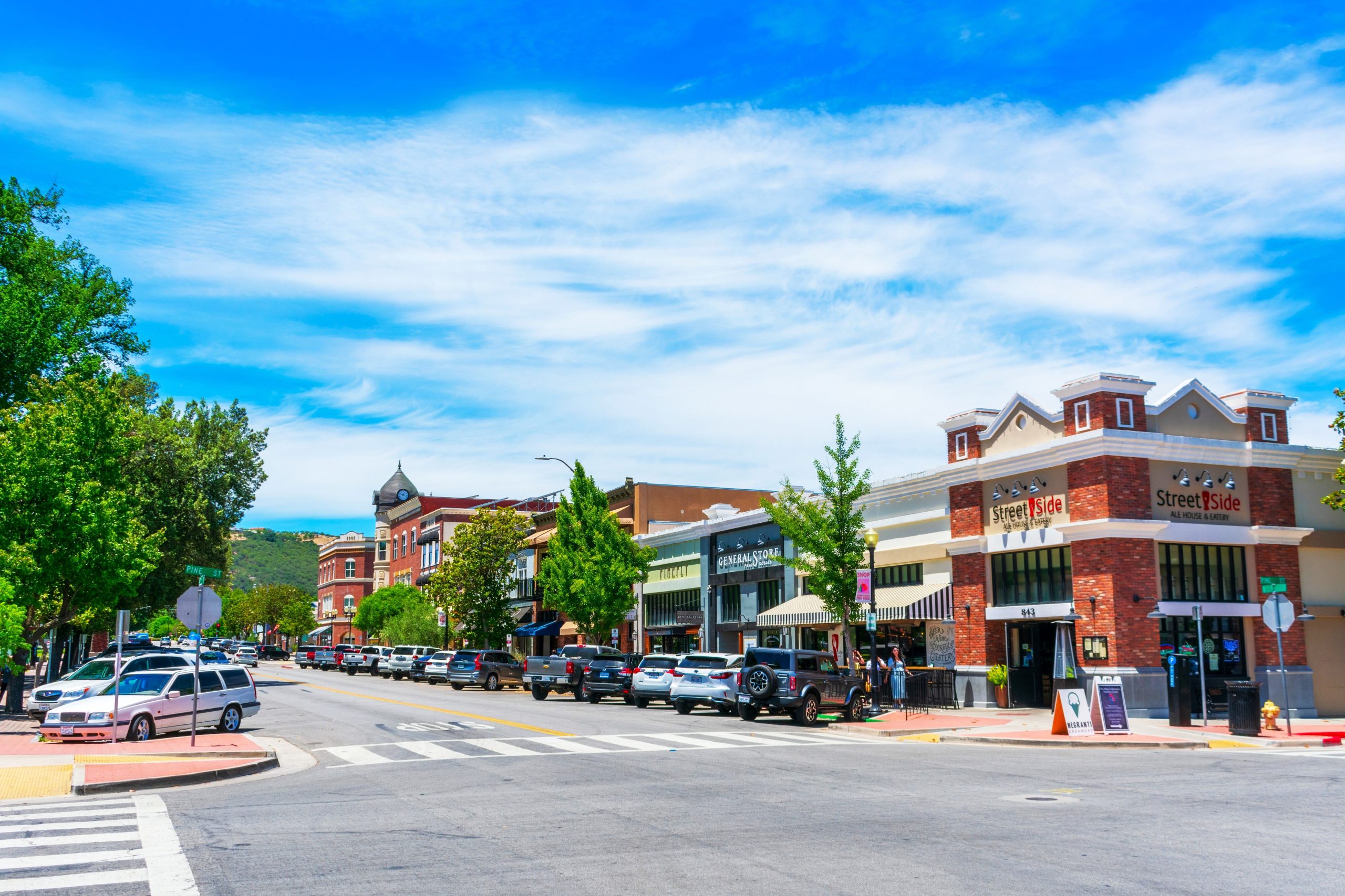Esta cênica cidade da Califórnia com fontes termais, praias e surpresas no estilo de Napa Valley fica entre La e San Francisco