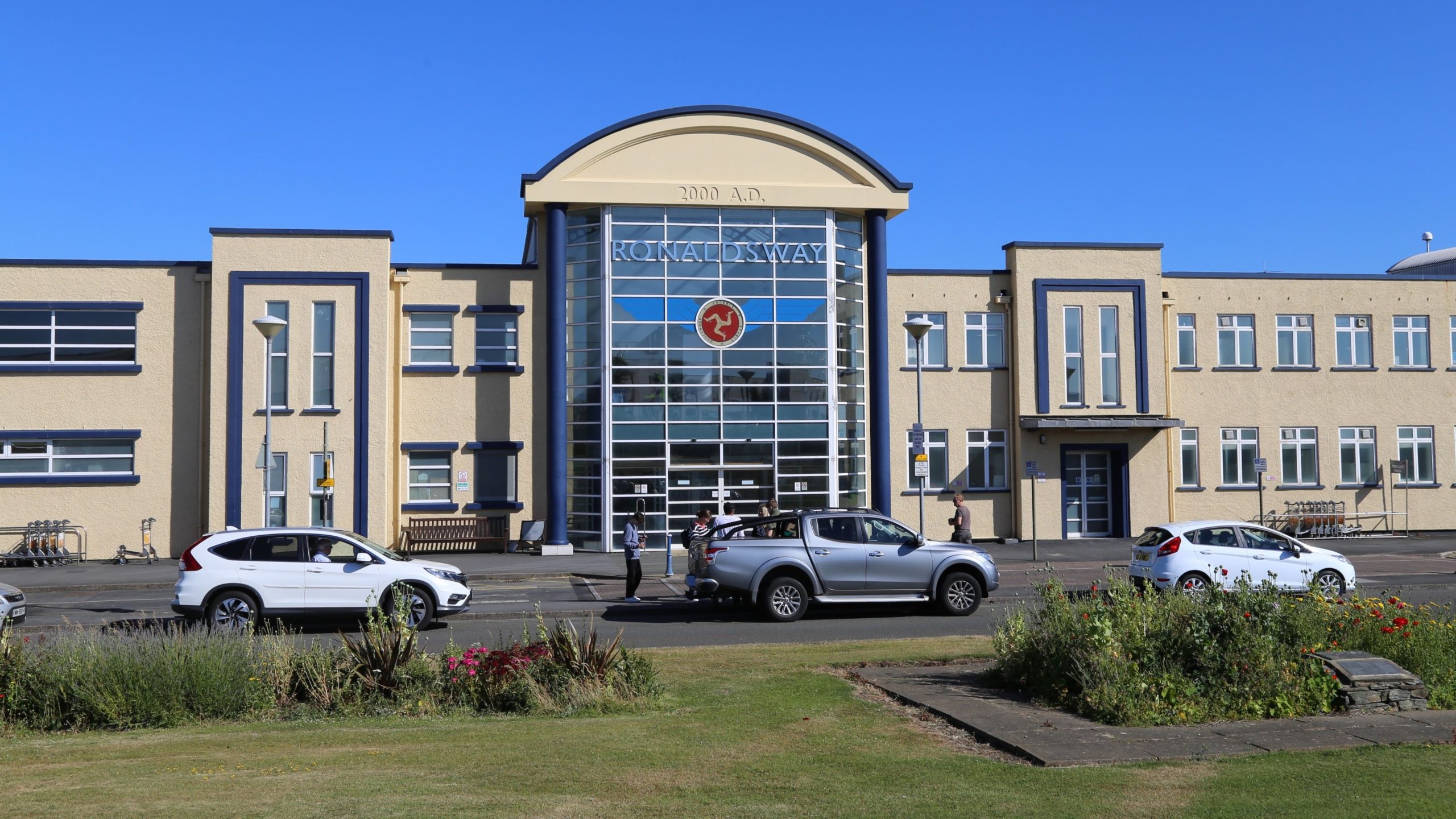 L'aéroport desservi par un chemin de fer à vapeur étroit