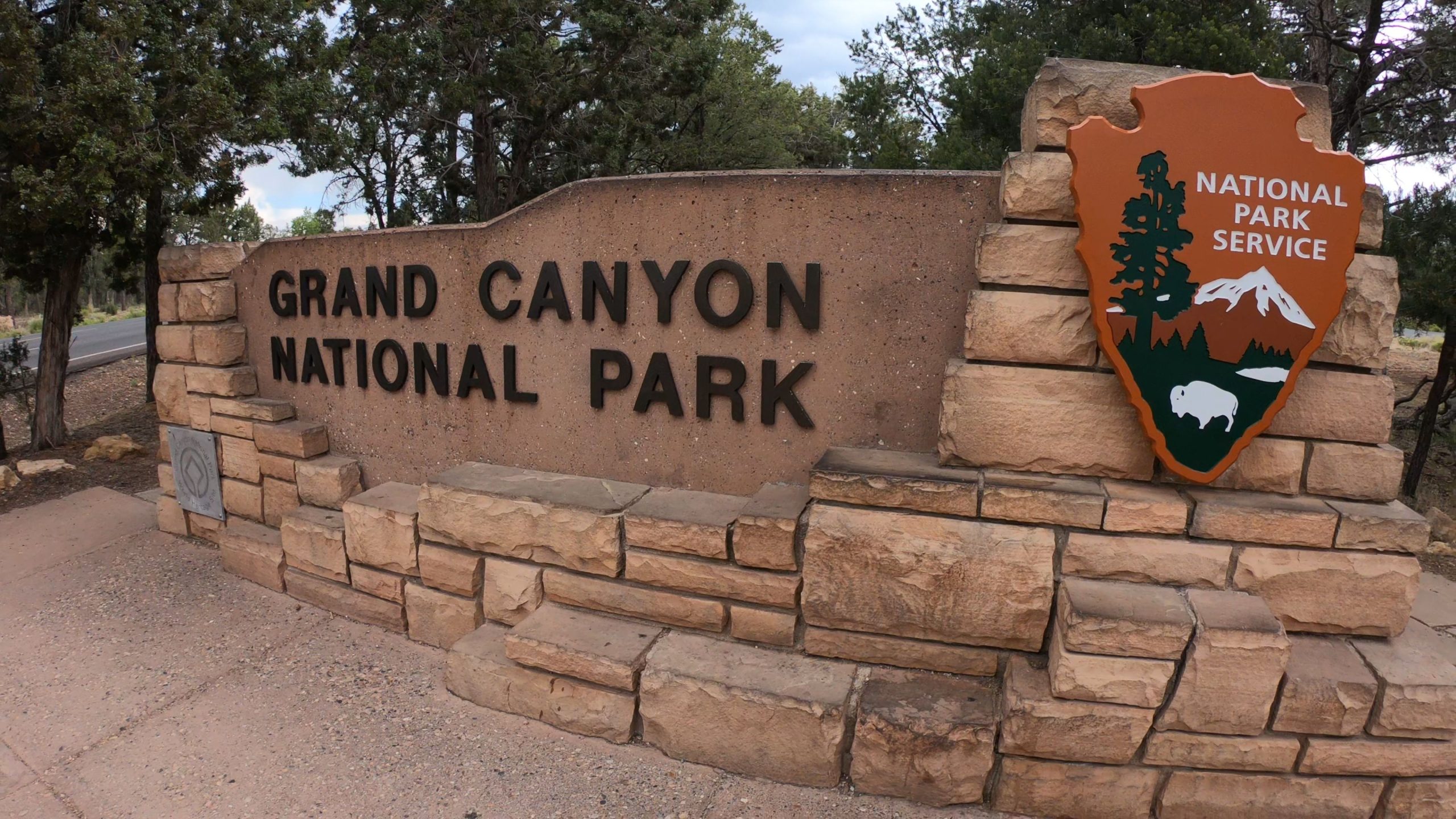 Le parc national de Grand Canyon renforce le moral avec l'ouverture de l'emploi, tandis que Zion relance ses navettes