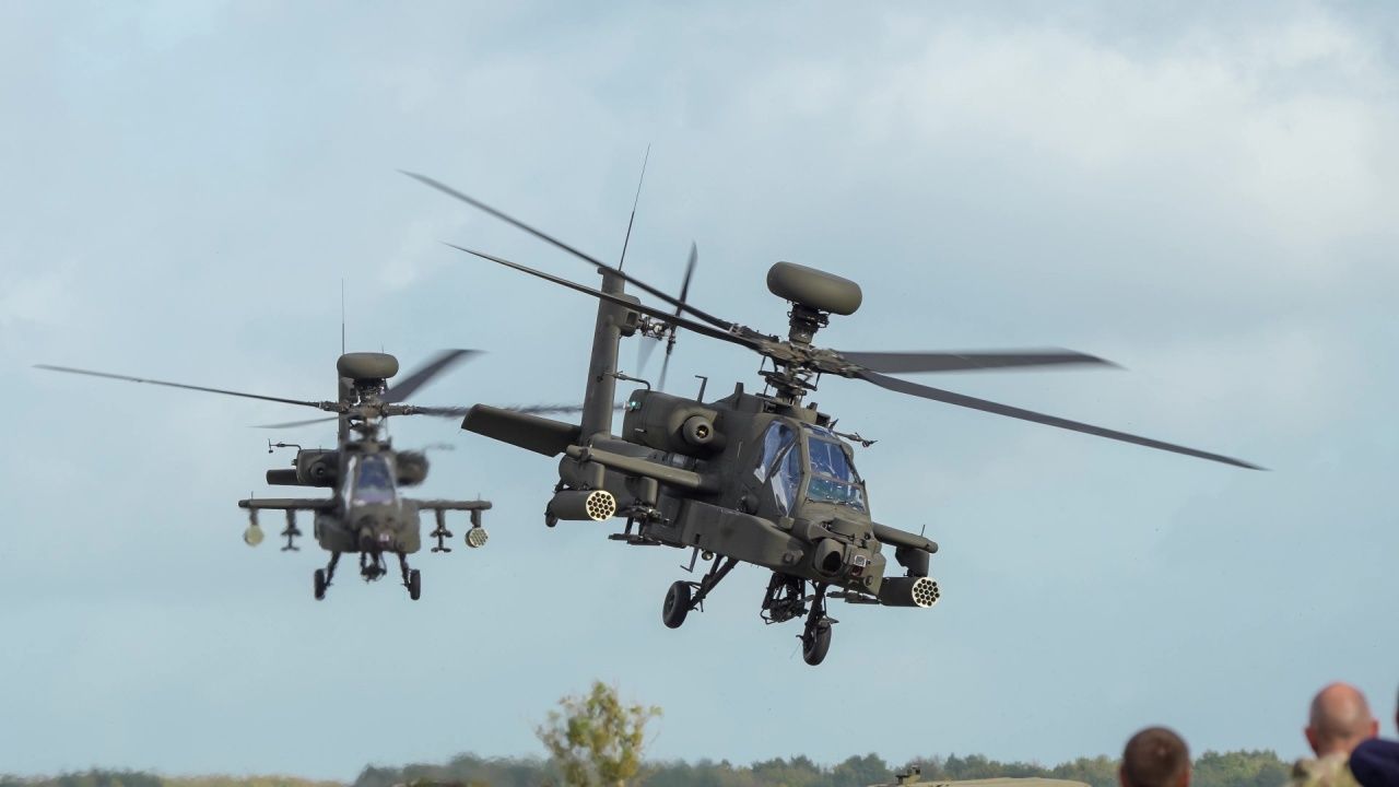 La Pologne conclut une offre de 10 milliards de dollars pour acheter 96 hélicoptères Boeing AH-64E Apache