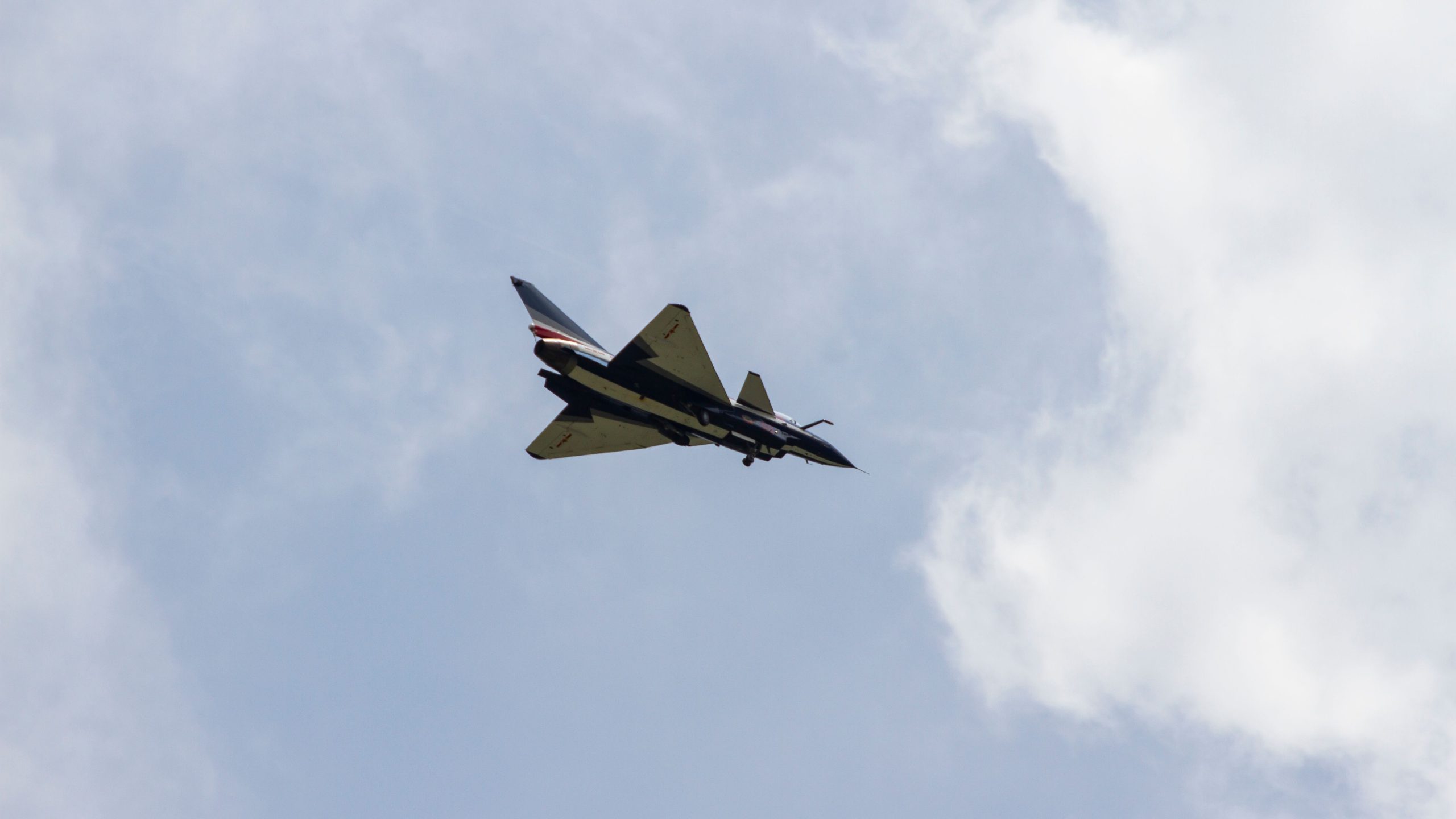 «Non professionnel et inacceptable»: les fusées chinoises de Fight Jet Drops sur l'hélicoptère de la marine australienne