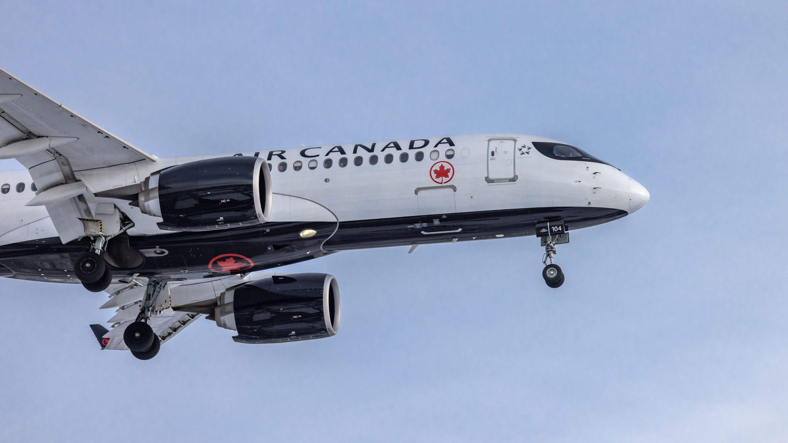 Regolamenti del percorso degli Stati Uniti: Air Canada per uscire da 3 città ed espandere i voli Airbus A220-300
