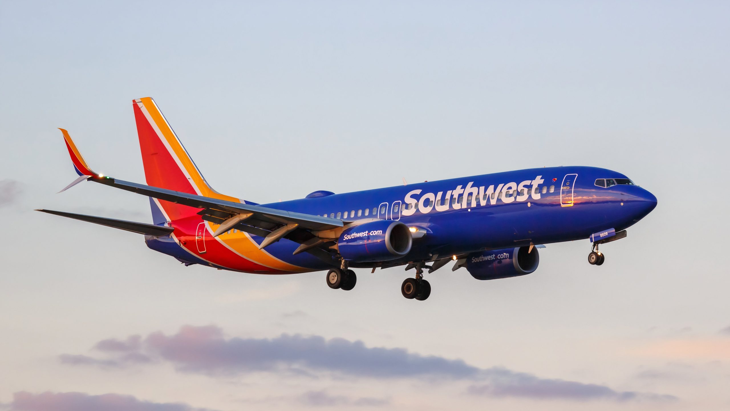 A Southwest Airlines Boeing 737-800 Motor Cowling rasga durante a decolagem de Denver