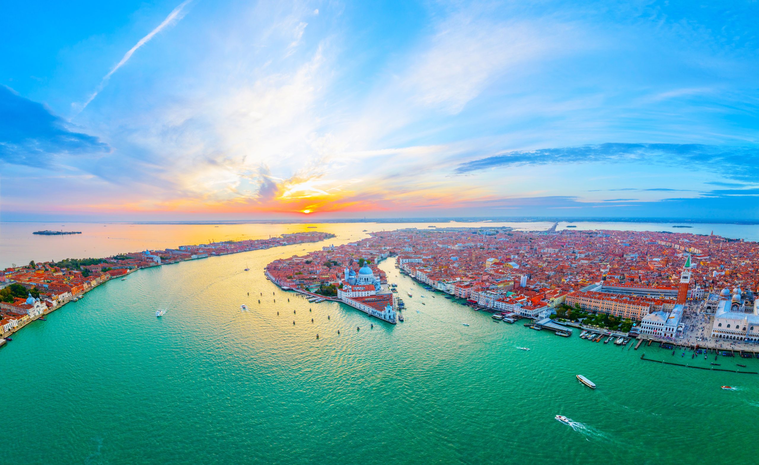 Alors que Venise coule, une nouvelle île avec une superbe plage est apparue (mais les habitants sont inquiets)