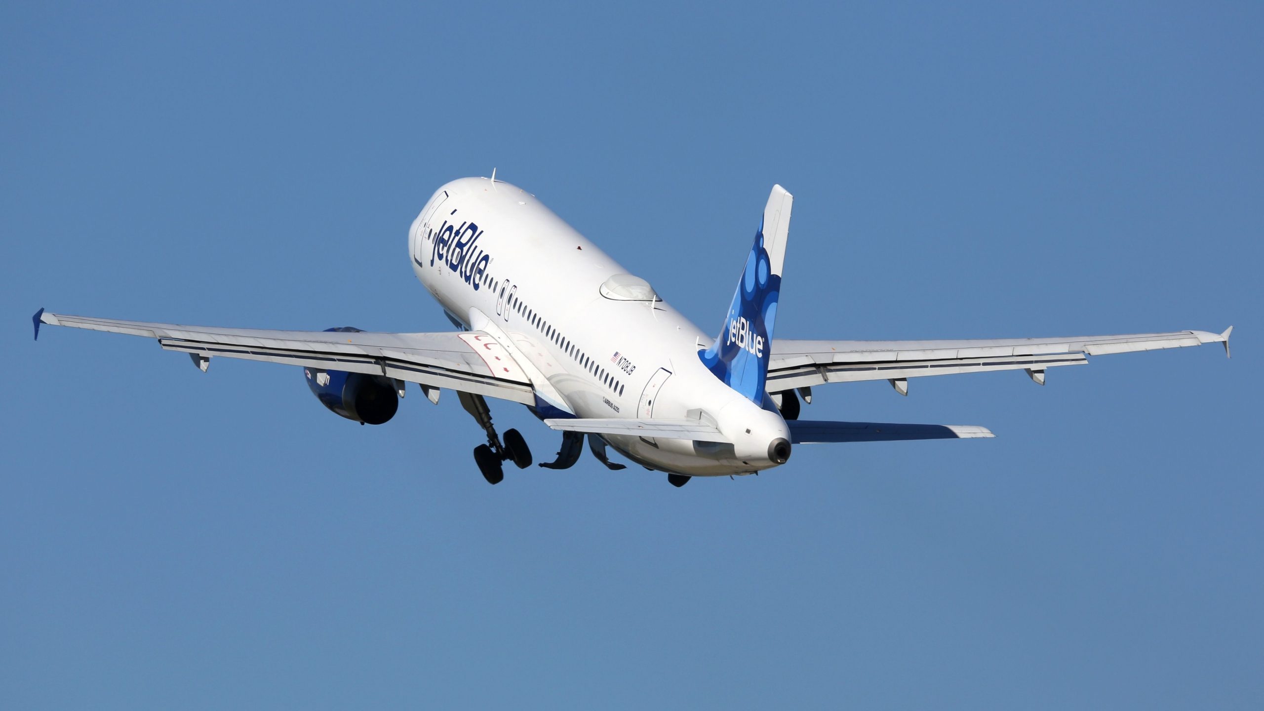 JetBlue continúa expandiendo las operaciones en Puerto Rico planeando una base de tripulación en San Juan