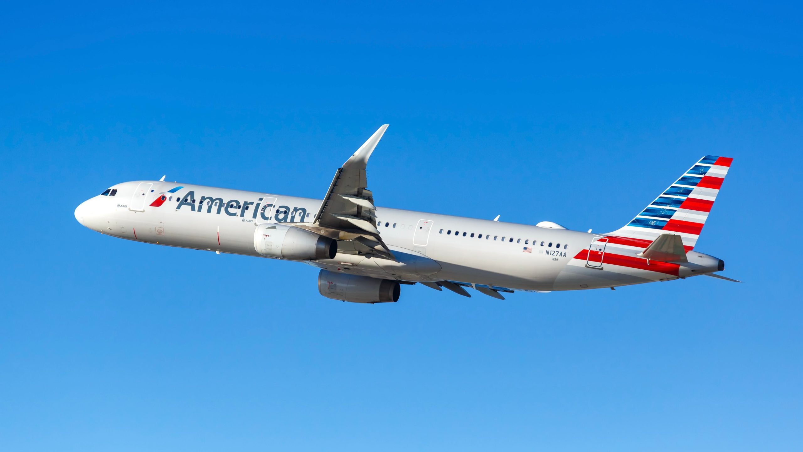 American Airbus A321 se desvía a Minneapolis debido al puesto de motor