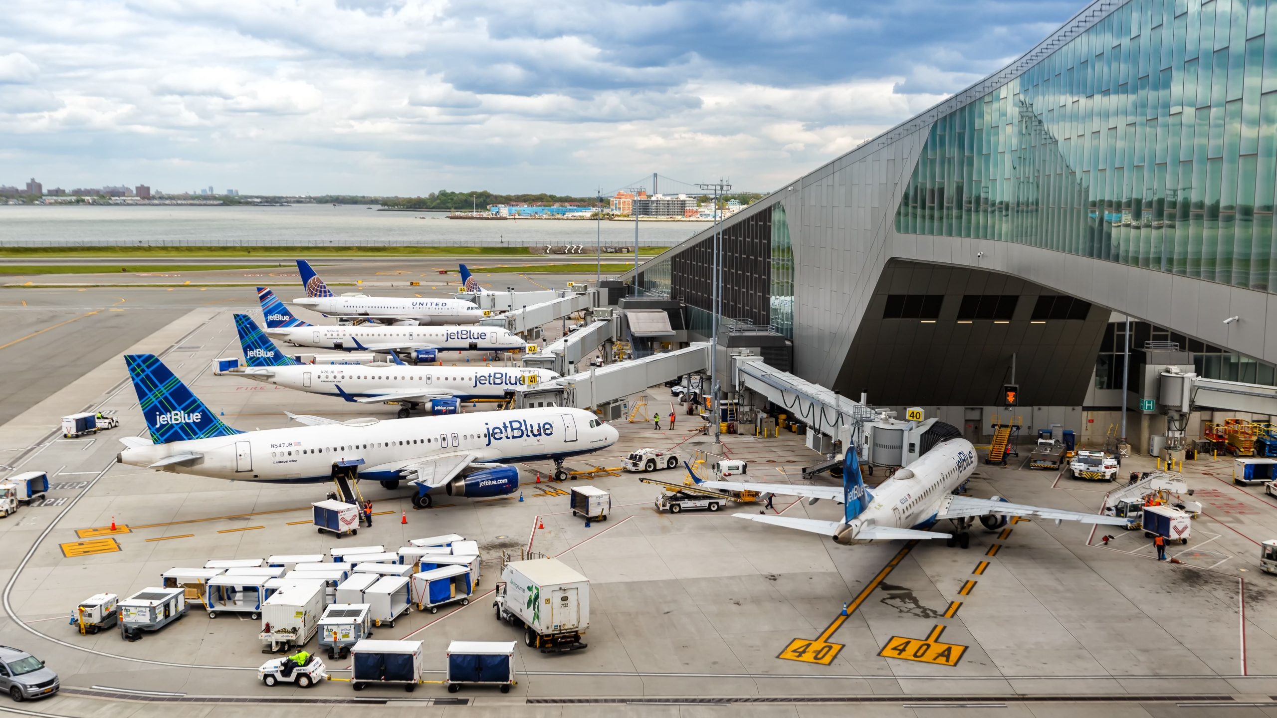 Analyser les 172 vols hebdomadaires de JetBlue vers l'aéroport de New York Laguardia