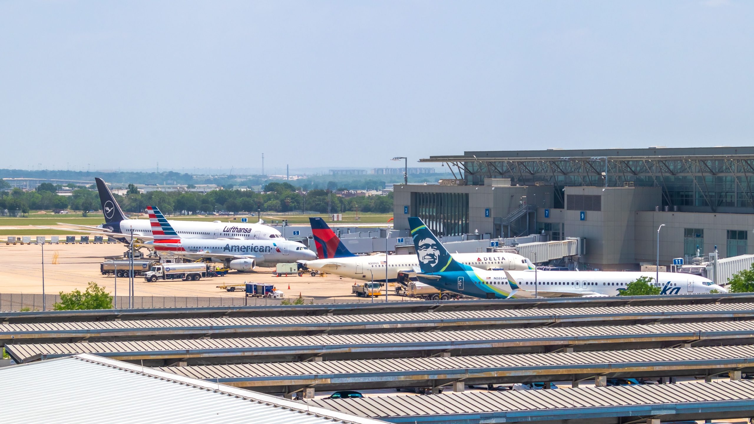 YouTuber mouches et tarifs 28 compagnies aériennes américaines en une semaine