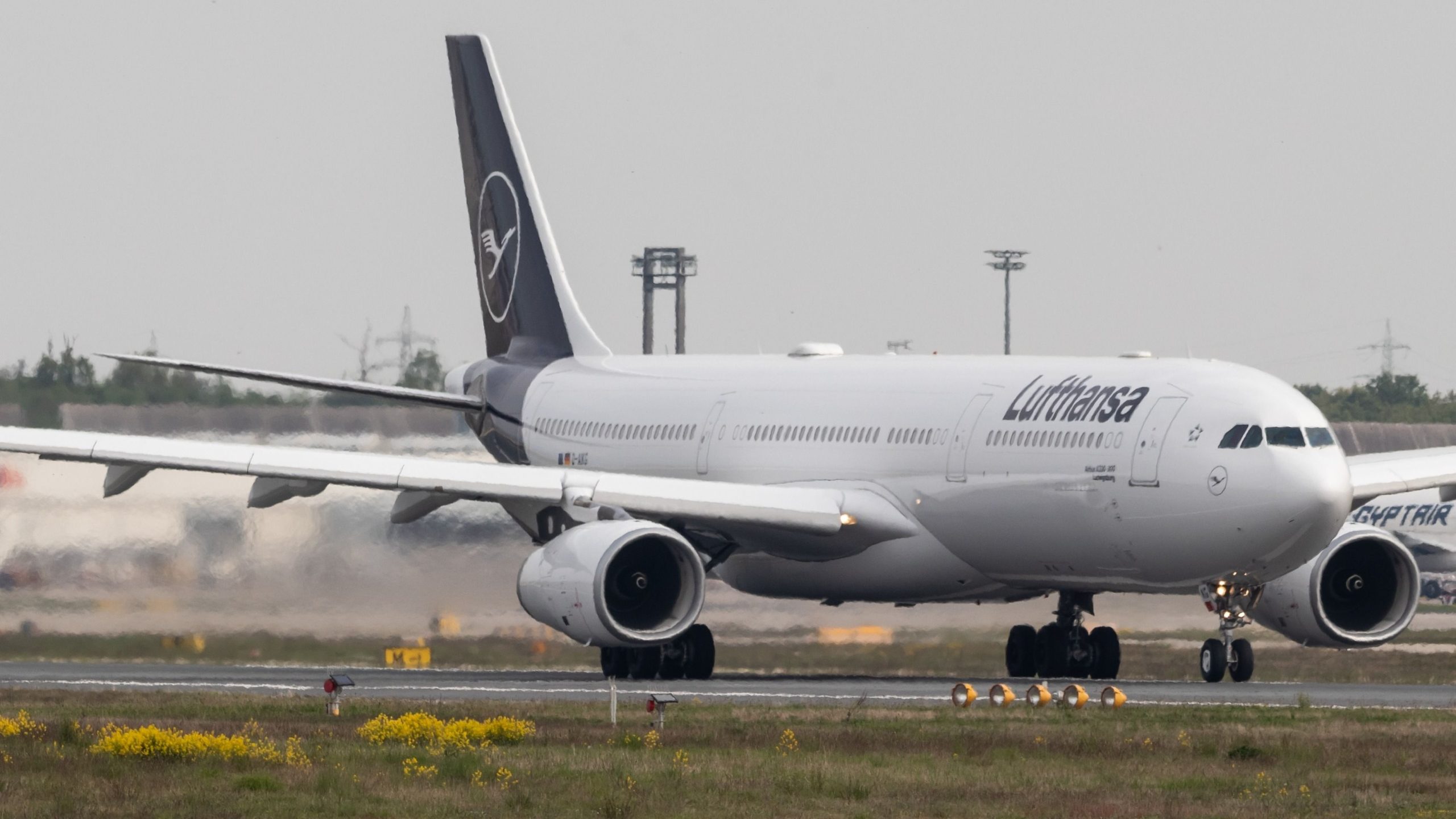 Lufthansa Airbus A330 regresa a Frankfurt debido al mal funcionamiento del motor