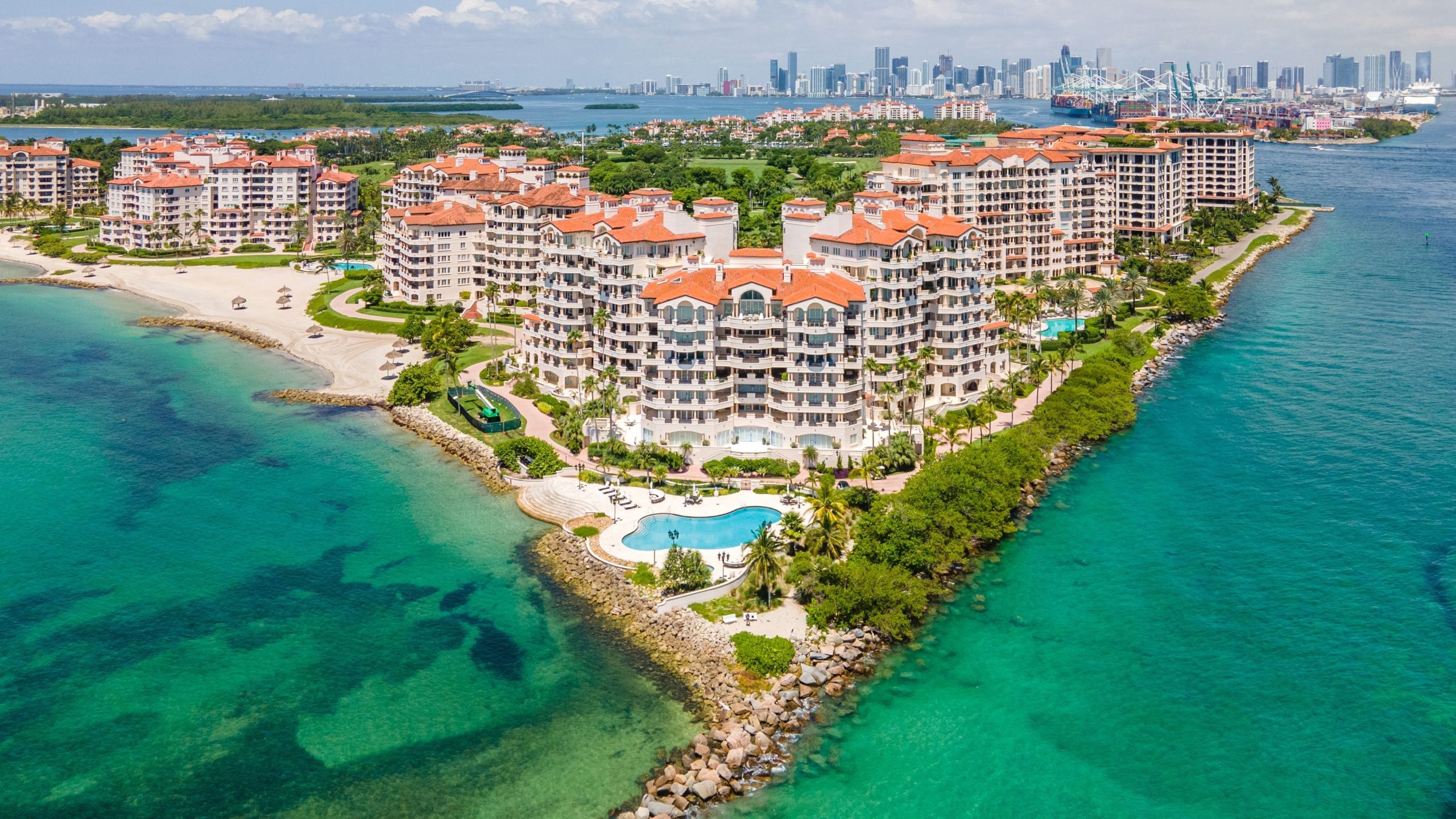 10 ciudades más ricas de América donde viven los ricos y de fama mundial