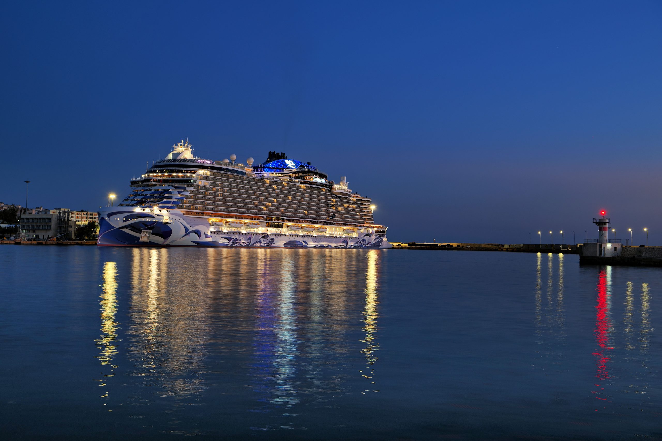 Los ojos de la línea de cruceros noruegos prohíben el levantamiento al controvertido puerto