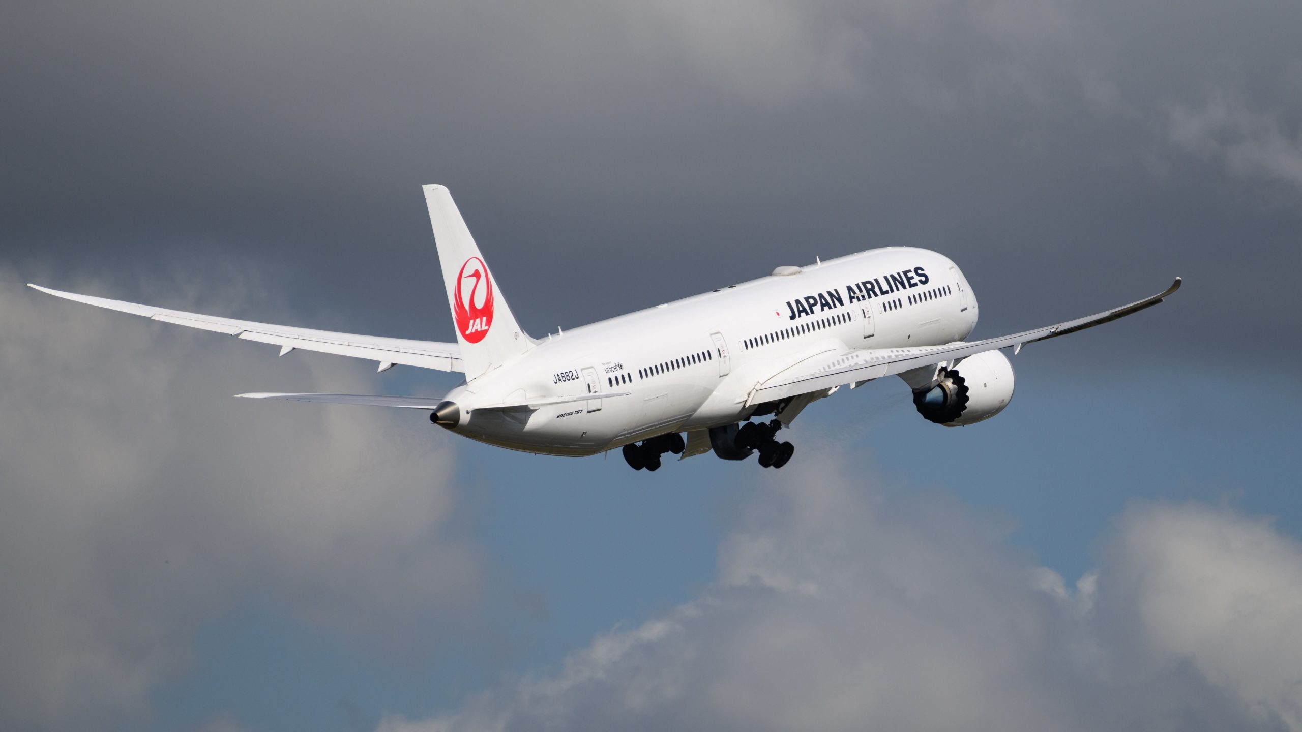 Japan Airlines Boeing 787-9 Dreamliner choca con Delta Air Lines 737-800 en Seattle