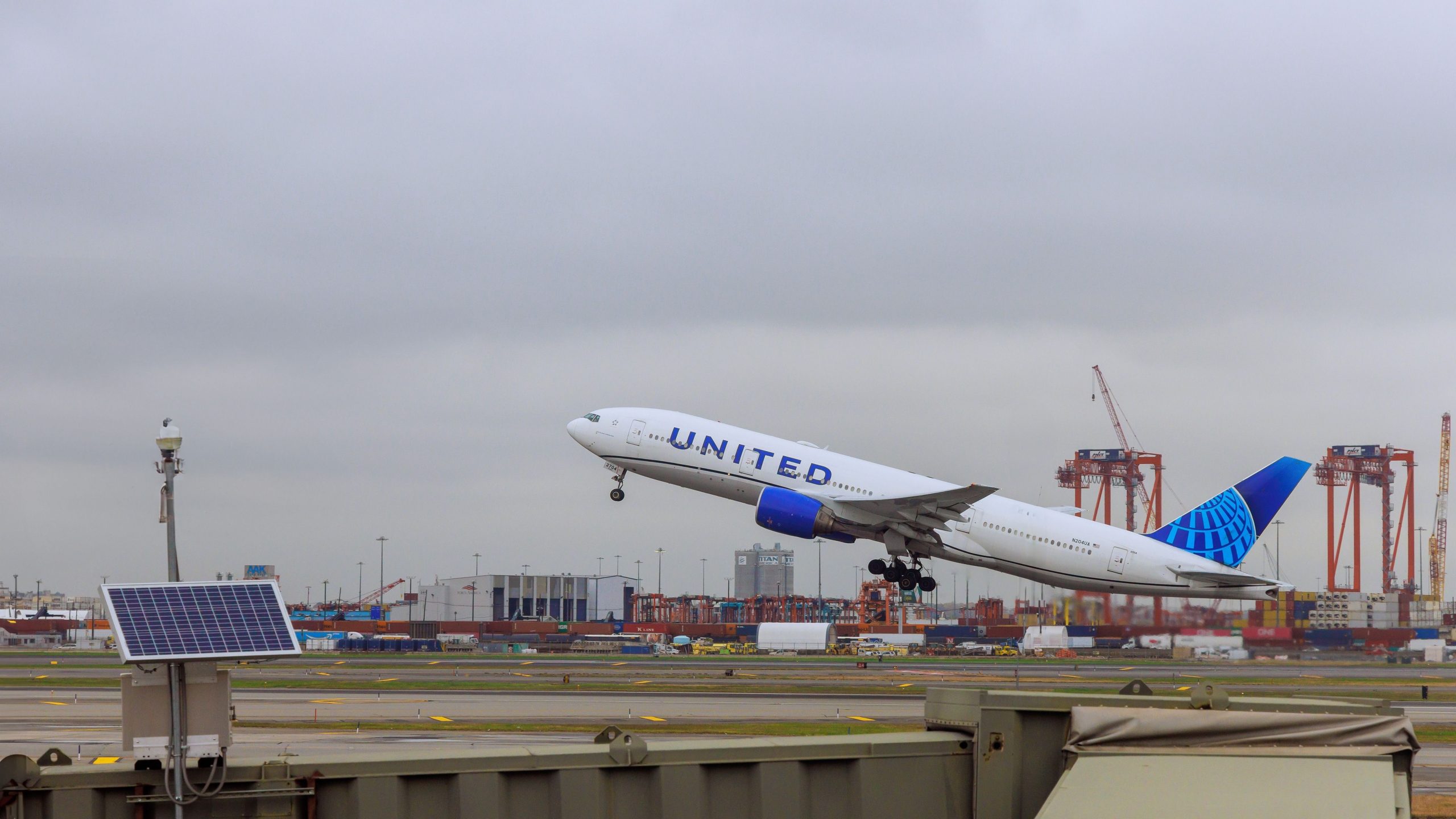 United Airlines rapporte des retards majeurs à l'aéroport de Newark en raison de la pénurie de contrôleur du trafic aérien en cours