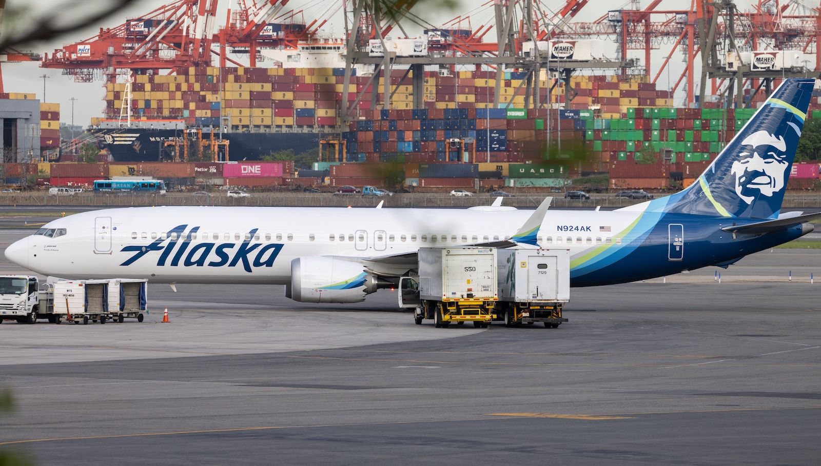 Alaska Airlines Grounds entiers Boeing 737 Max 9 flotte après incident de l'éruption