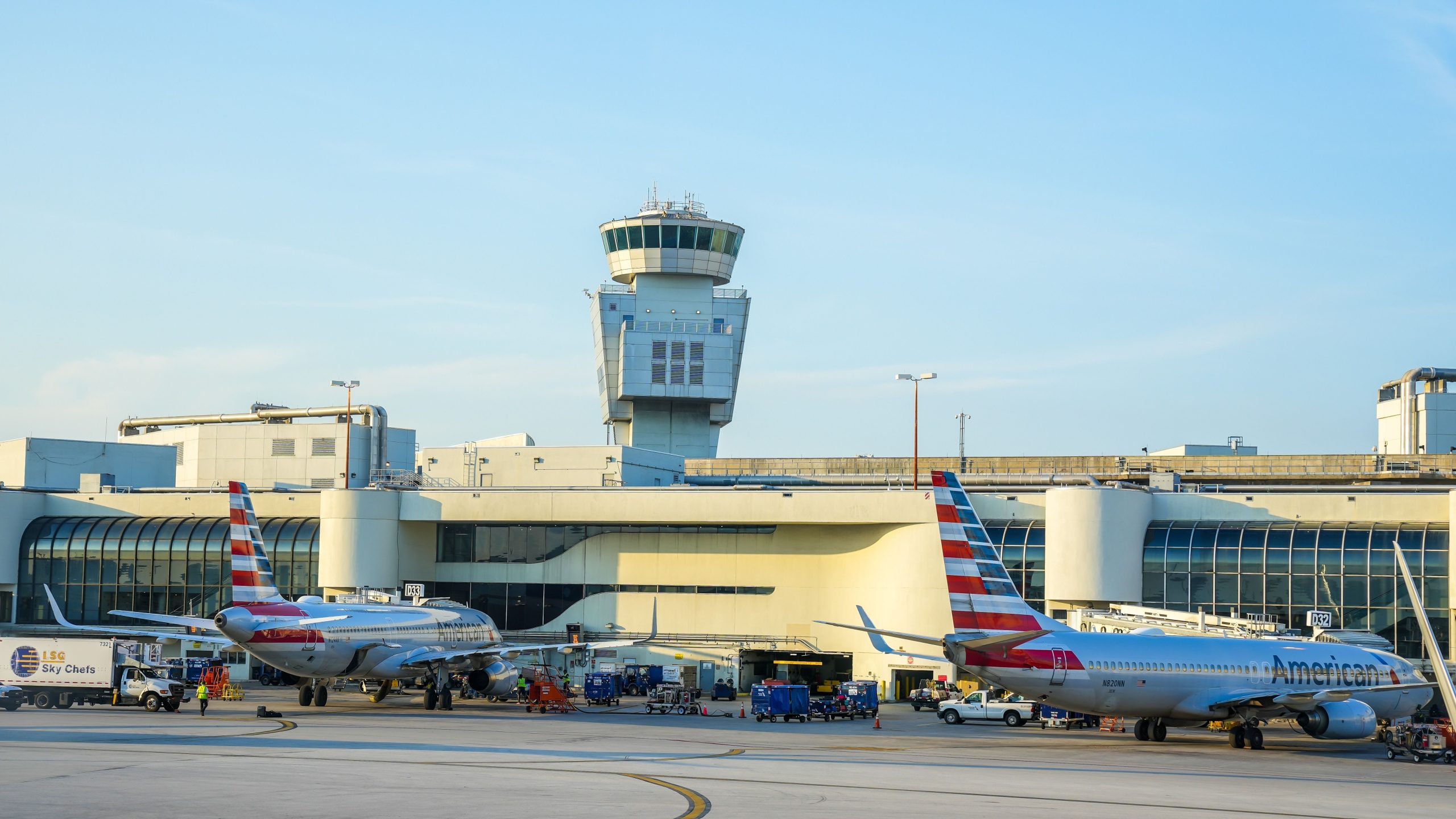 American Airlines reduce 3 rutas internacionales desde el aeropuerto internacional de Miami