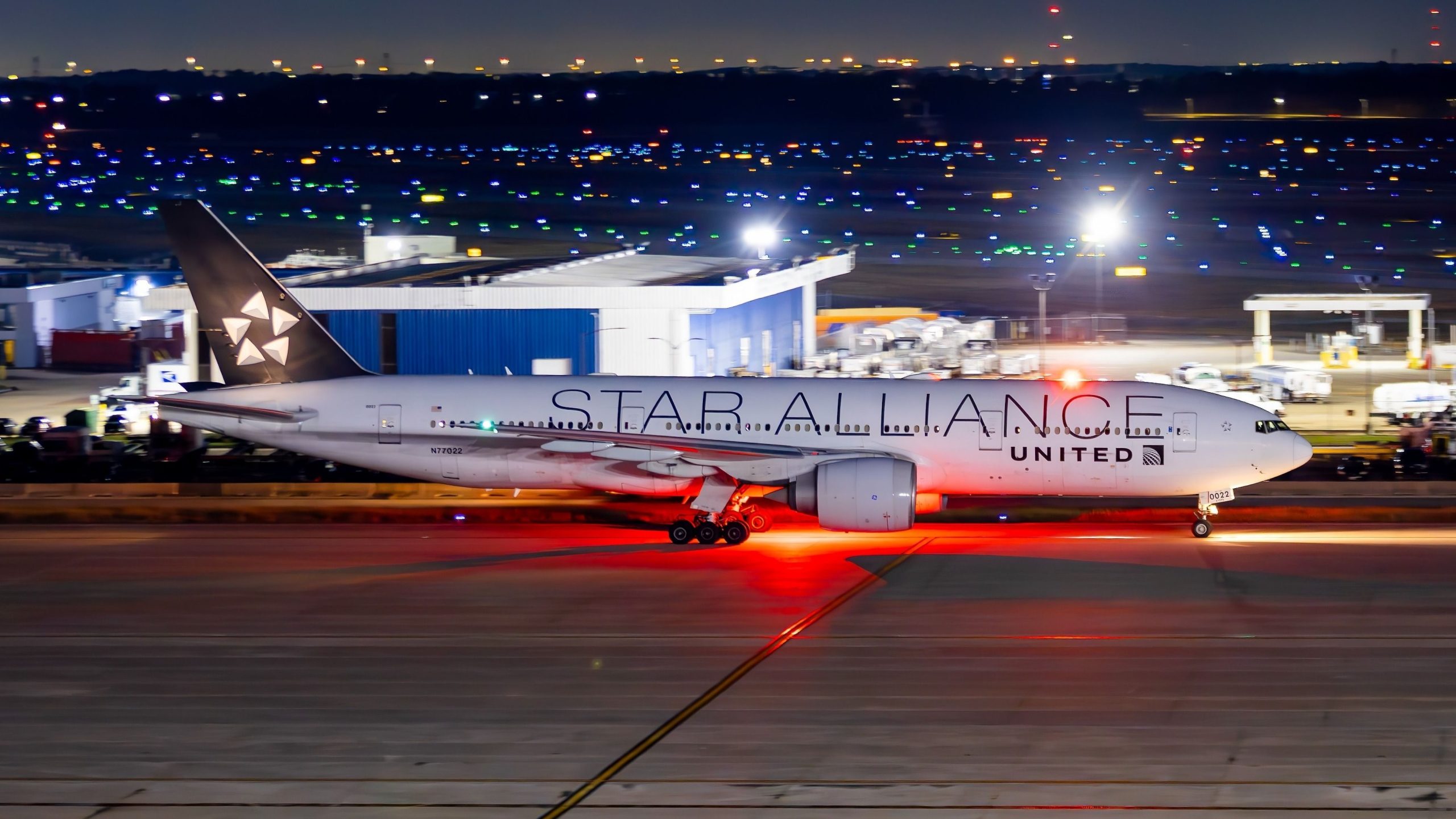 United Airlines Boeing 777 se détourne vers Gander après la fuite hydraulique