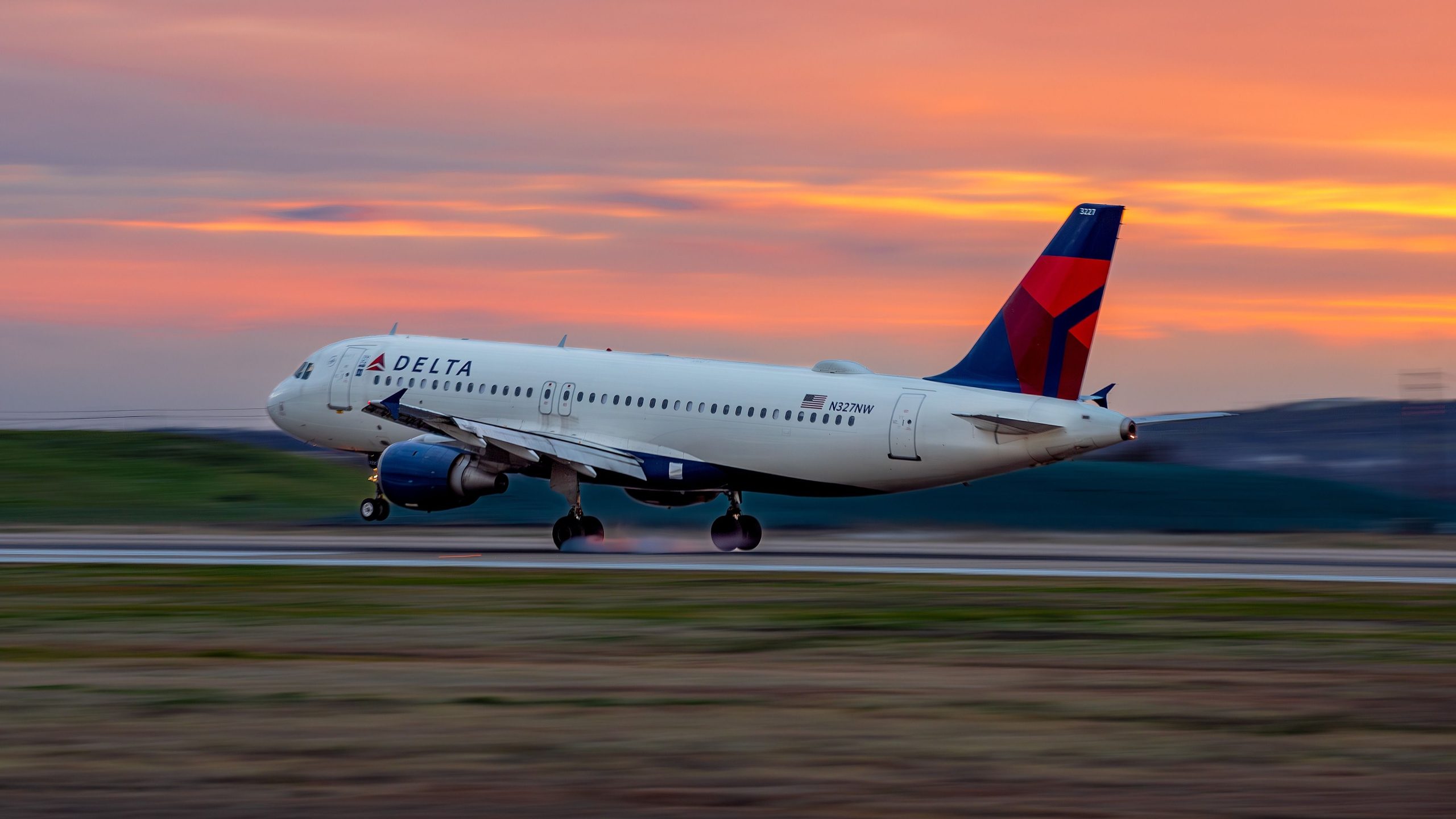 Colapso do cone do nariz: Delta Air Lines Airbus A320 sustenta o Mystery Radome Dent