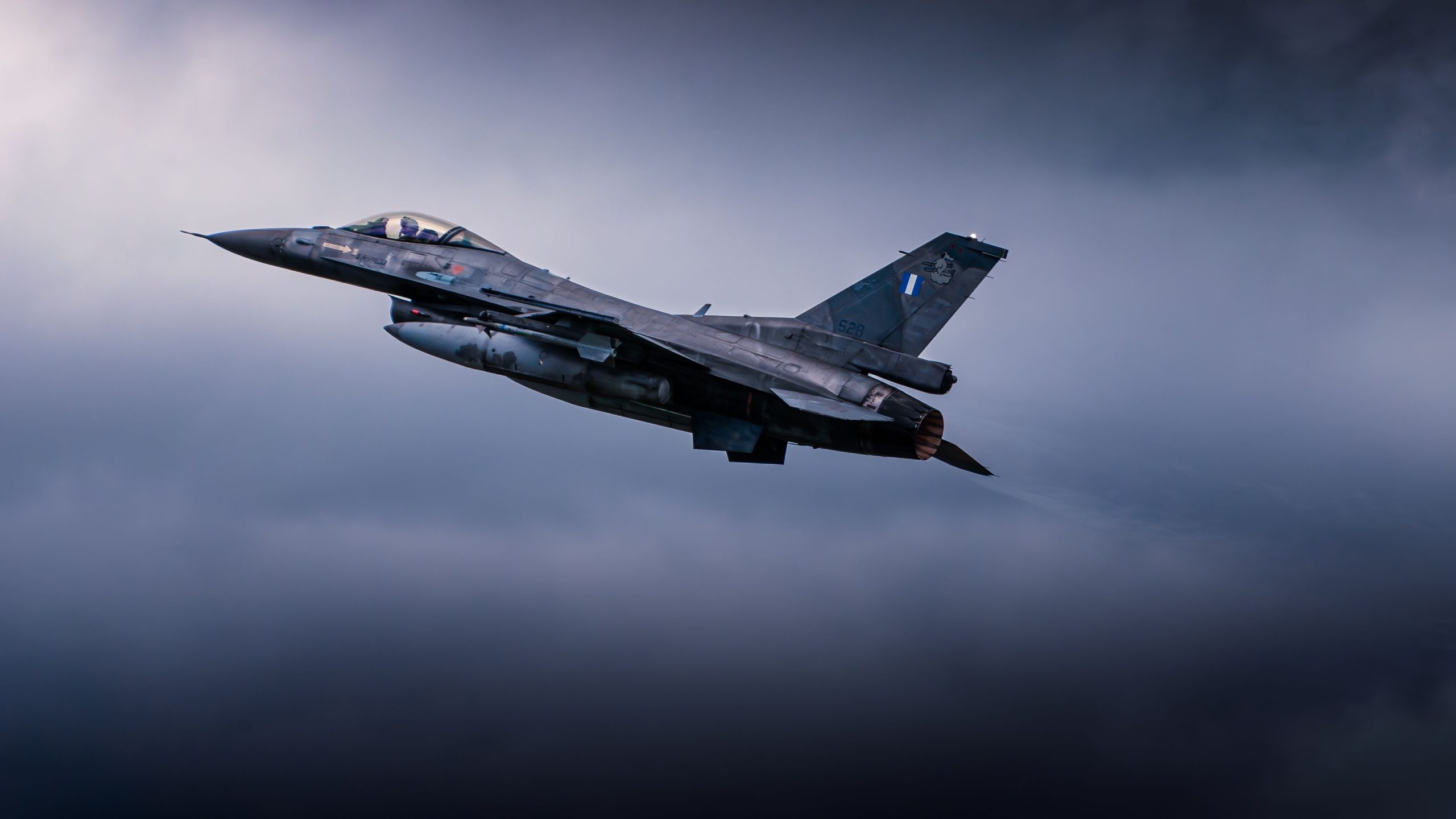 Grecia está vendiendo sus F-16 y Mirage 2000 para reducir la 'carga de carro' de diferentes aviones de combate