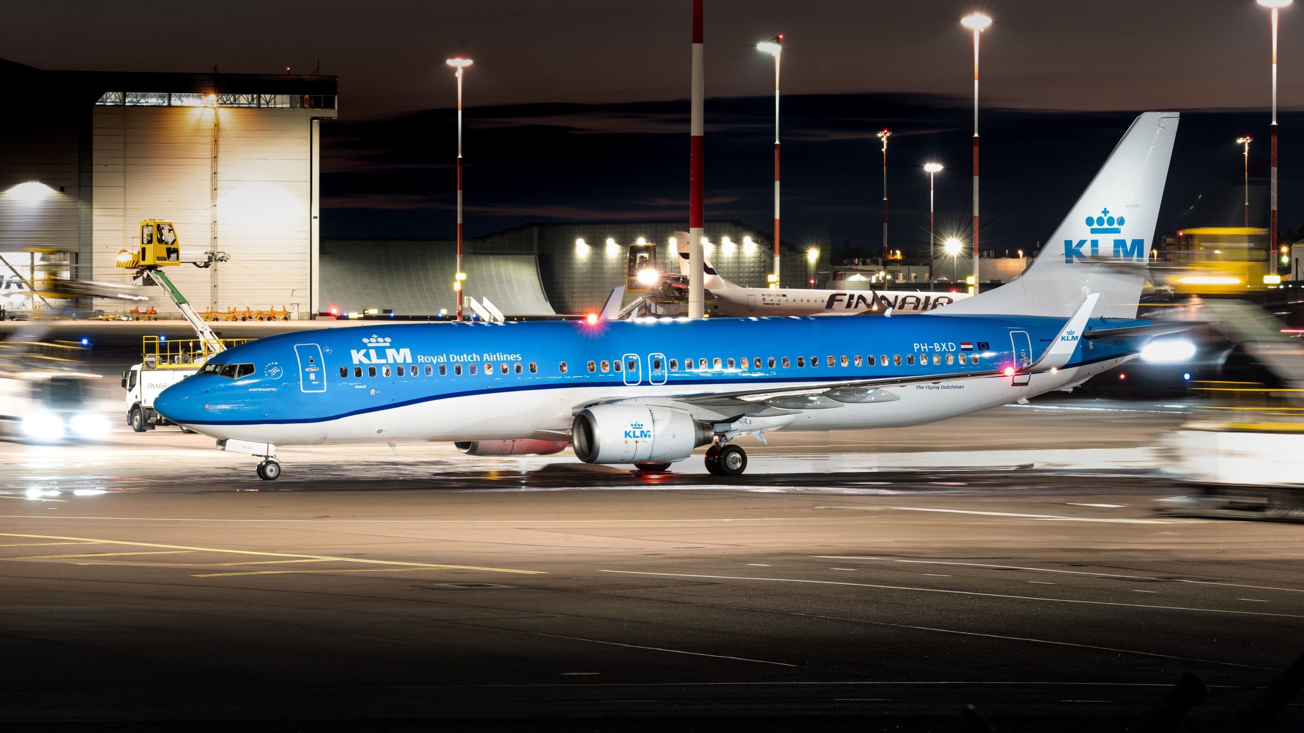 La falla hidráulica hace que KLM Boeing 737 se desvíe de la pista al aterrizar en el aeropuerto de Oslo