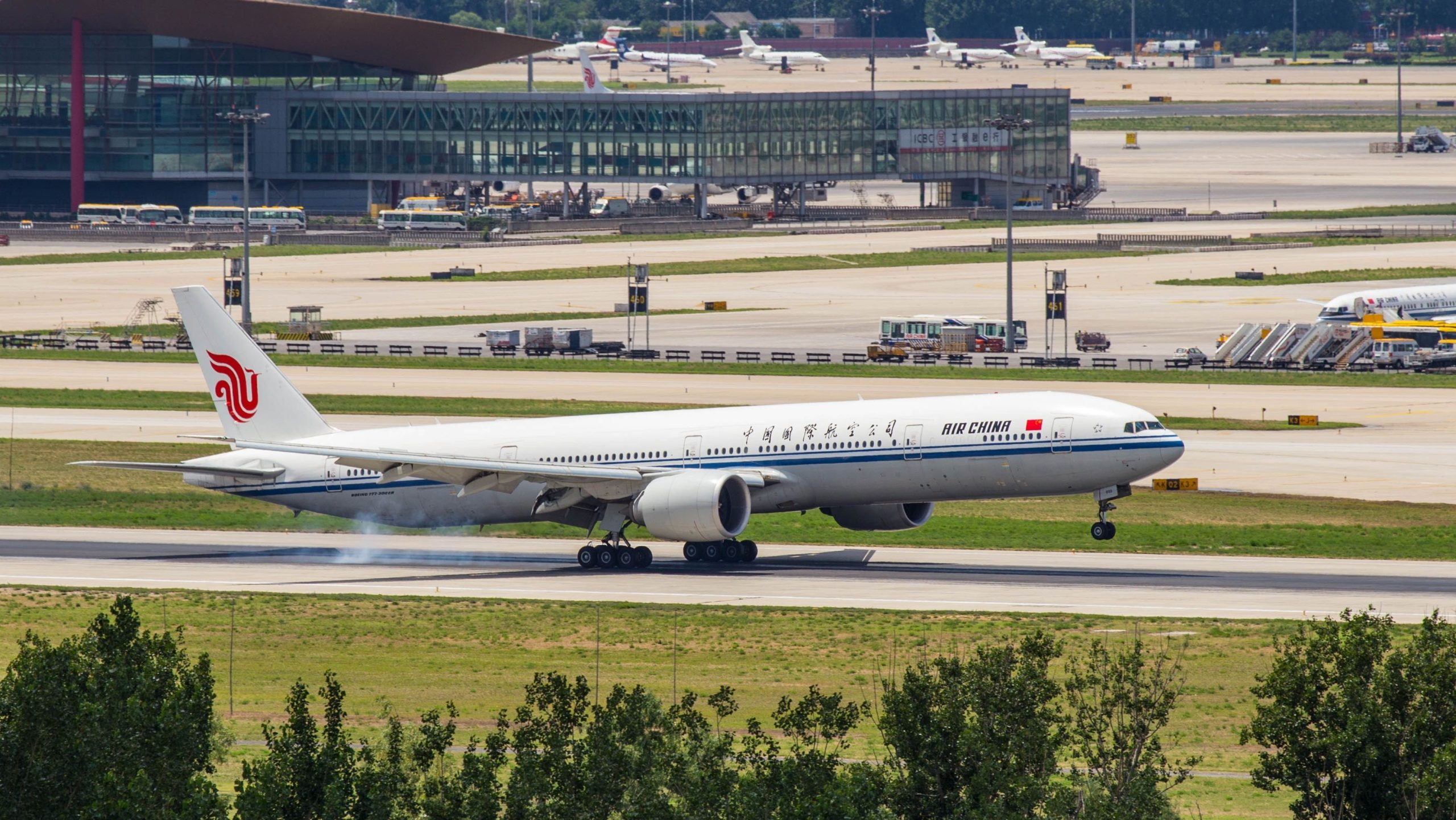 Avvertenza dell'agenzia anti-spy cinese: chiusura delle finestre degli aeromobili e nessuna foto negli aeroporti militari civili