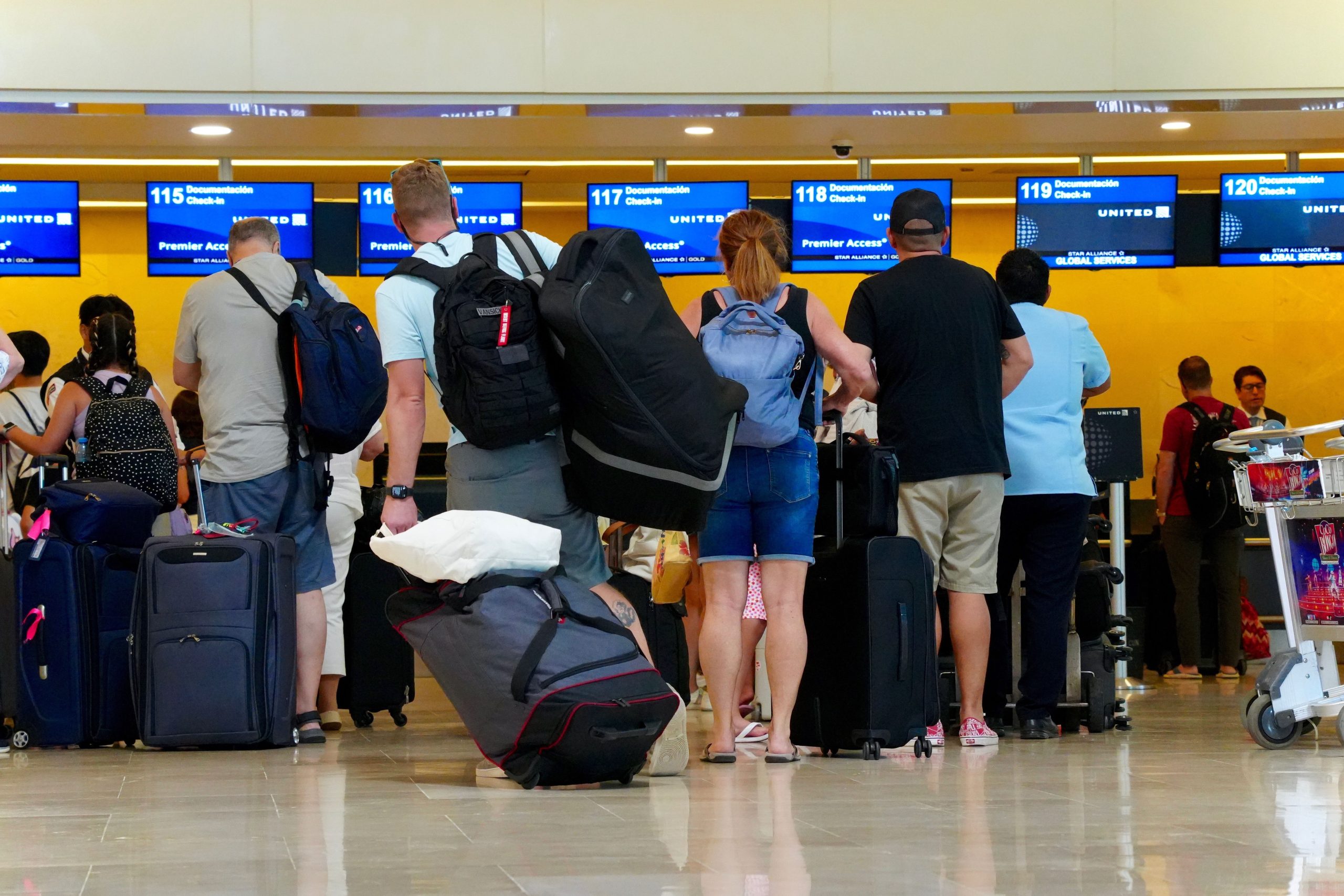 Après des années de longues lignes et de mauvais services, l'aéroport international de Cancun apporte enfin des changements