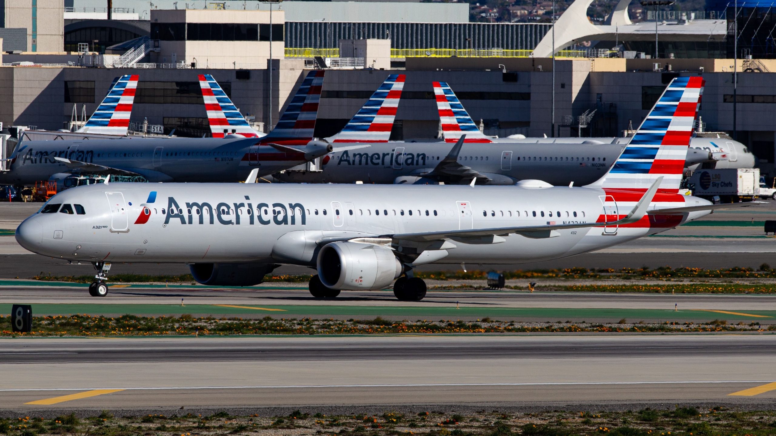 American Airlines Airbus A321 se détourne vers Salt Lake City après que les passager ivres ont tenté d'ouvrir la porte du cockpit