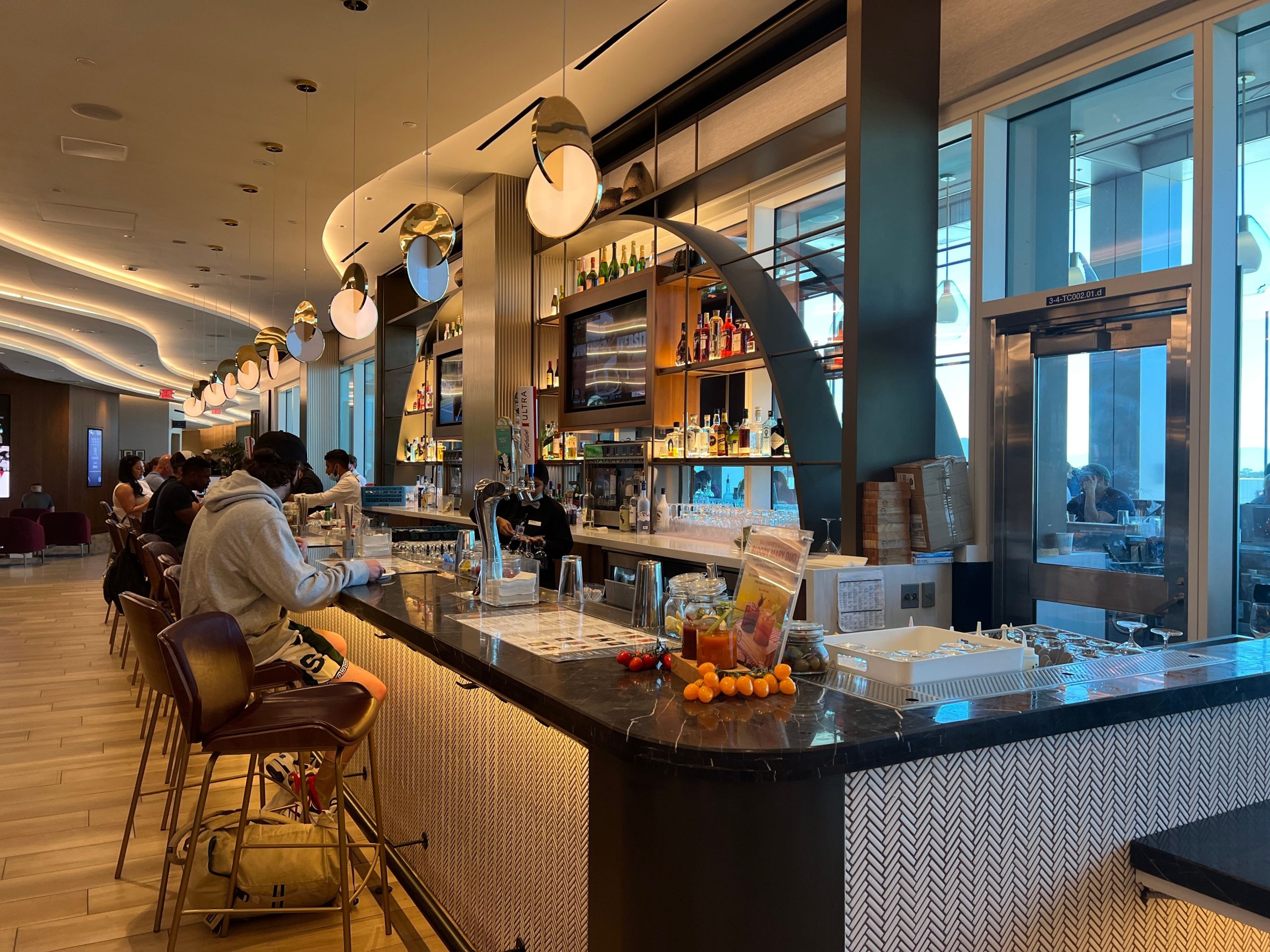 Las reglas de Delta Sky Club se están volviendo más estrictas, pero el acceso al nuevo Amex Centurion Lounge en Boston puede hacer que todo valga la pena
