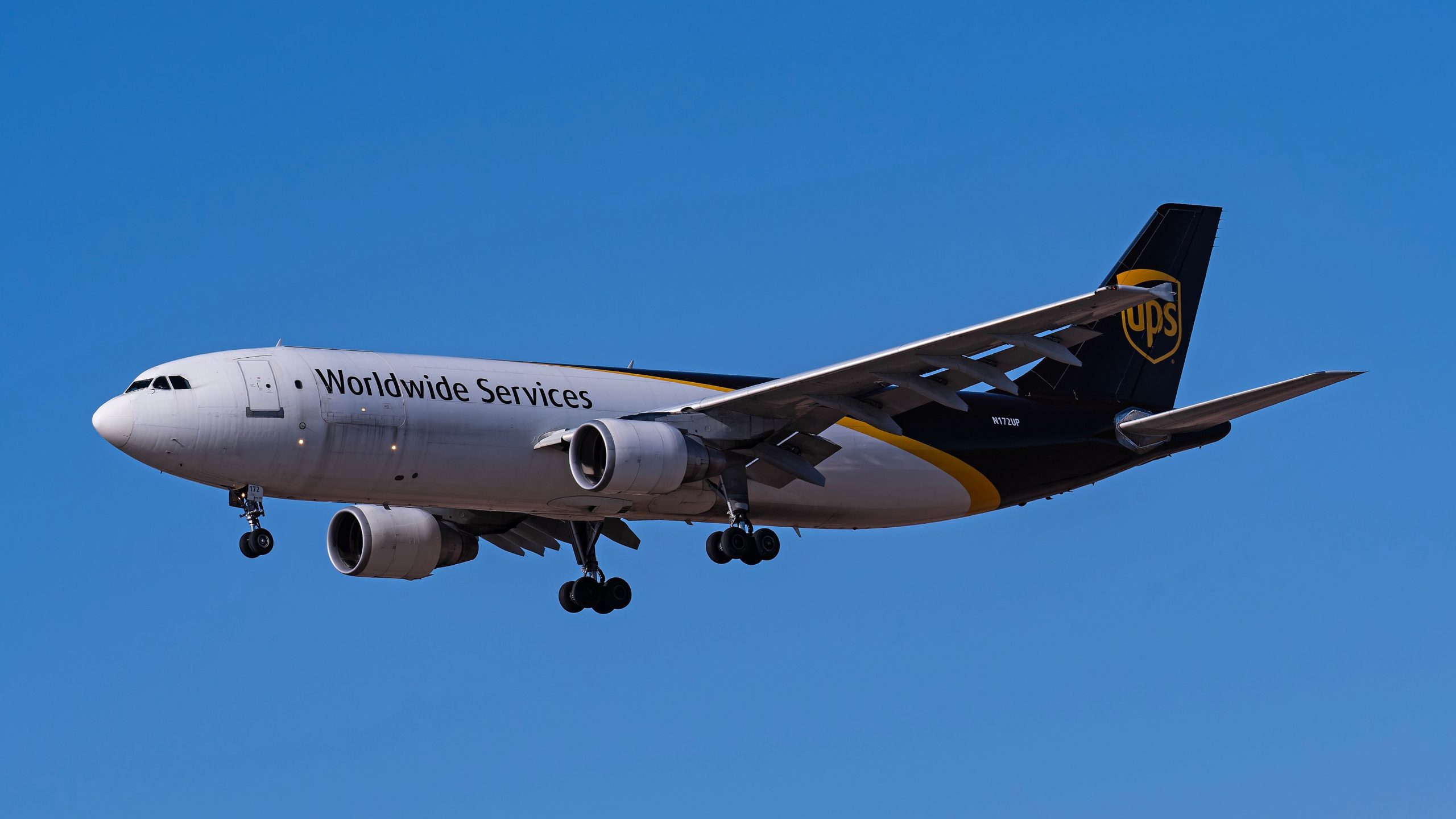 UPS Airbus A300-600F danificou após o ataque da cauda durante o pouso em Louisville
