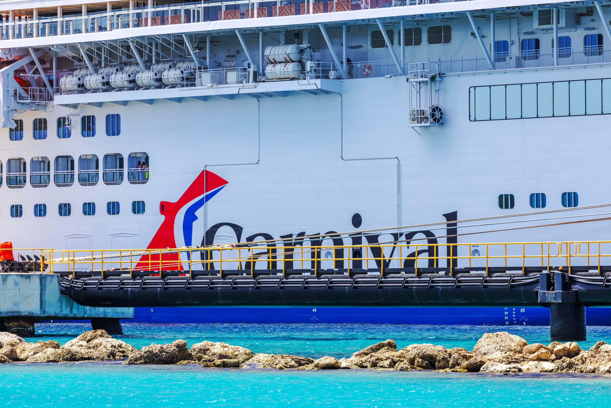 Carnival Cruise Line aplaudiu por lembrar pais e filhos que esse pedido "irritante" não está ok