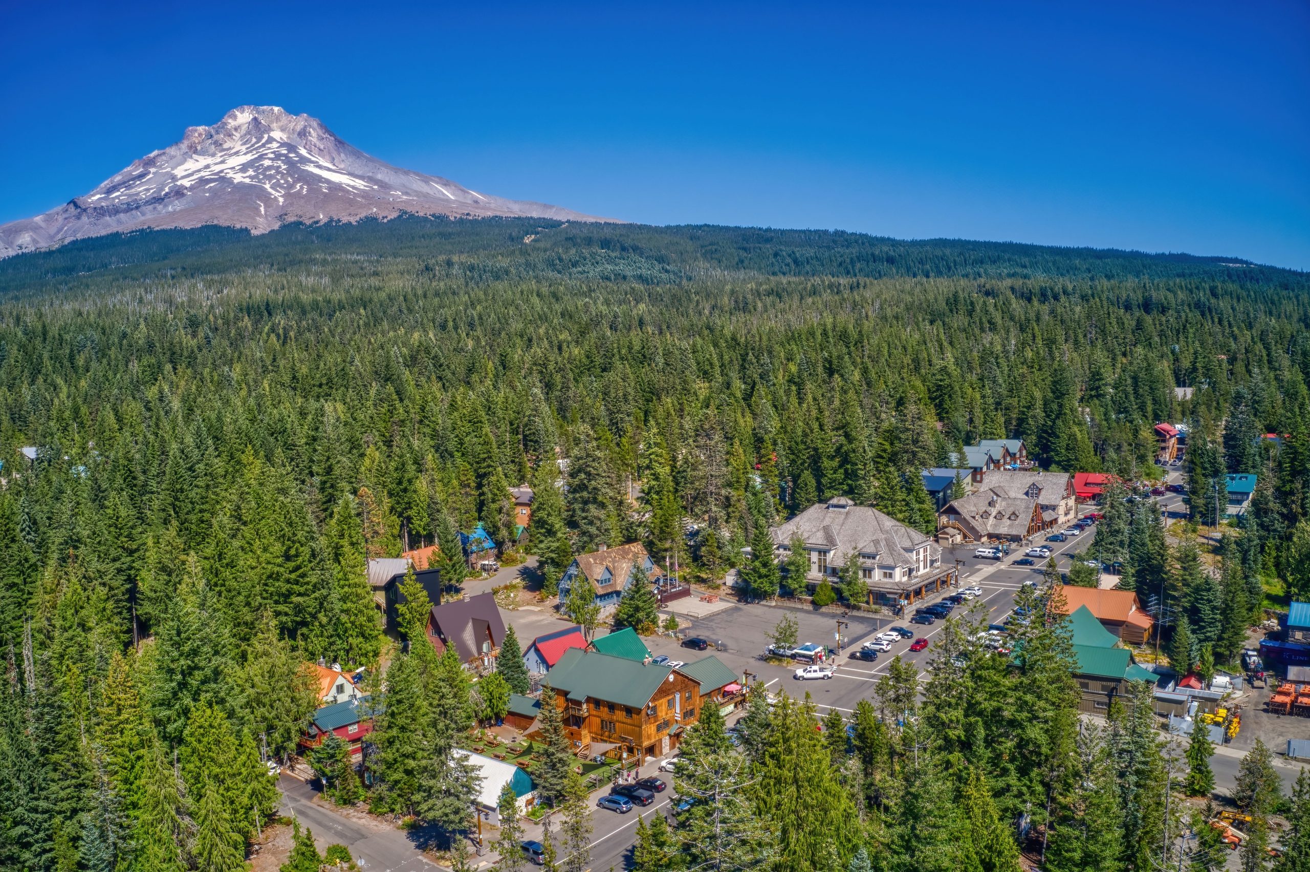 La charmante ville bavaroise de l'Oregon est une station de ski sous-estimée par la plus haute montagne de l'État