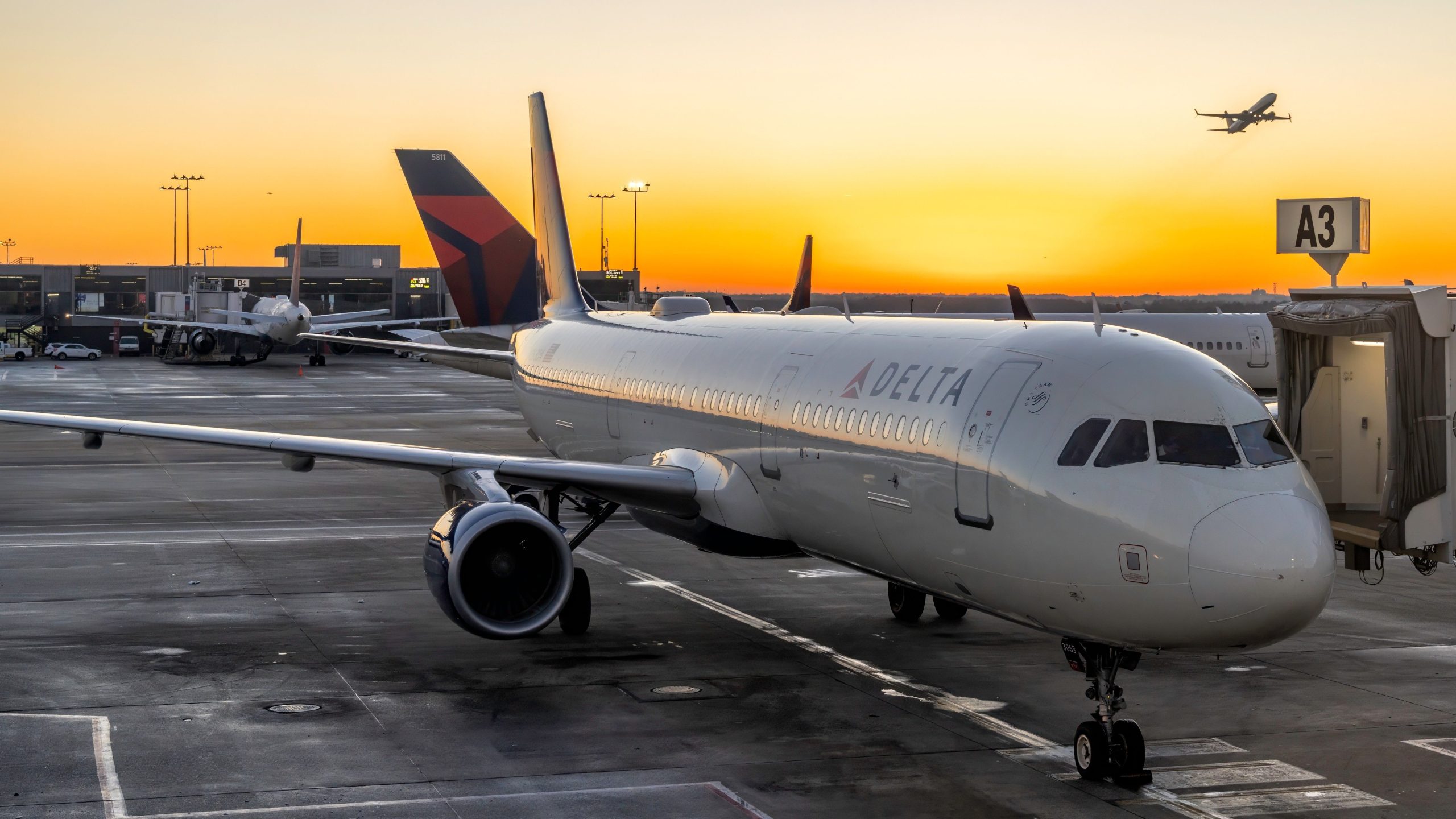 Delta Air Lignes pour augmenter les salaires des agents de bord et des travailleurs terrestres de 4%
