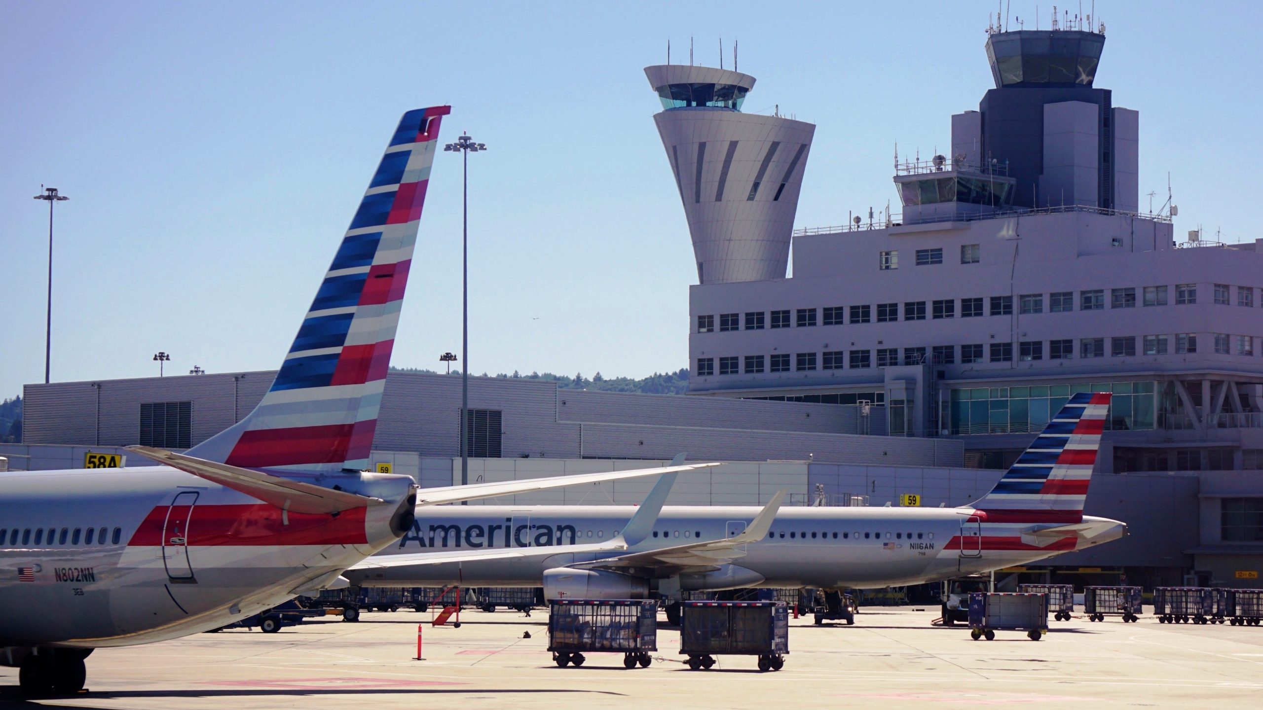 Los nuevos disparos de la FAA traen temores a la seguridad de la aviación en el centro de atención