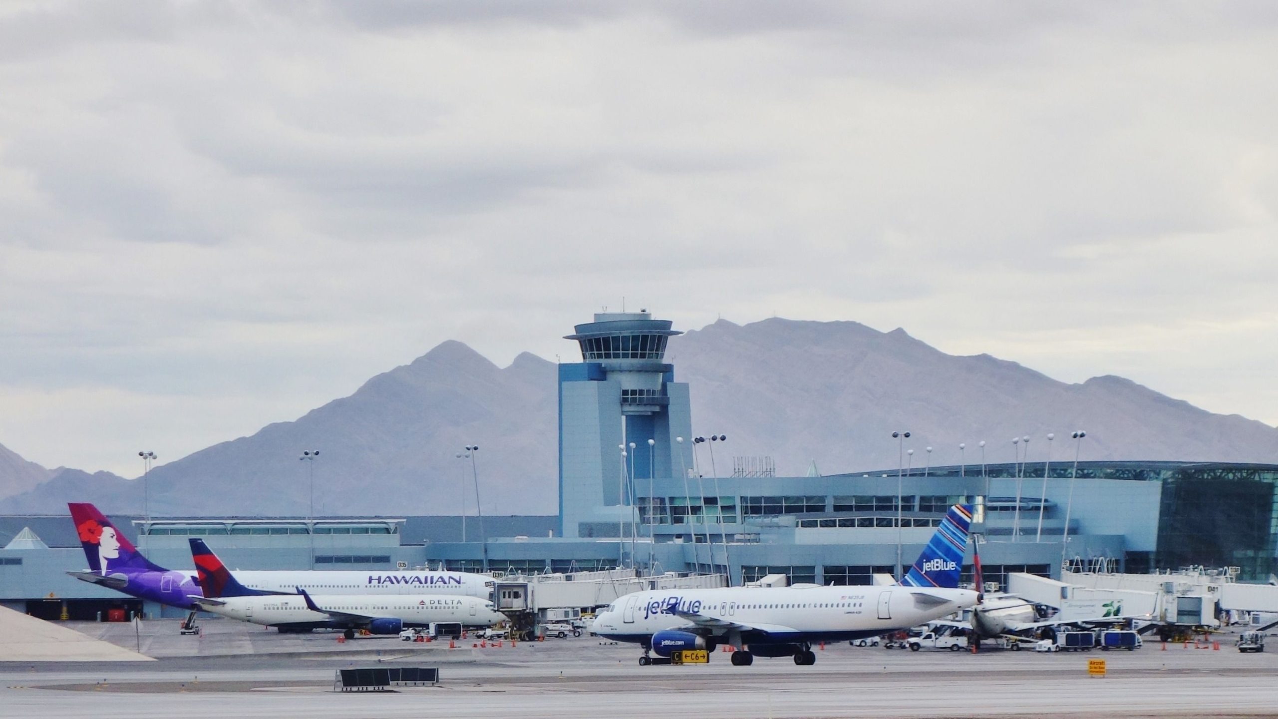 L'aéroport international de Harry Reid prévoit de dépasser le dossier de passagers d'une journée après le Super Bowl Lviii