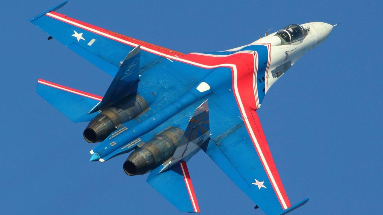 L'Ukraine détruit des avions d'affichage sur l'aérobatie des «Russes Knights au sol