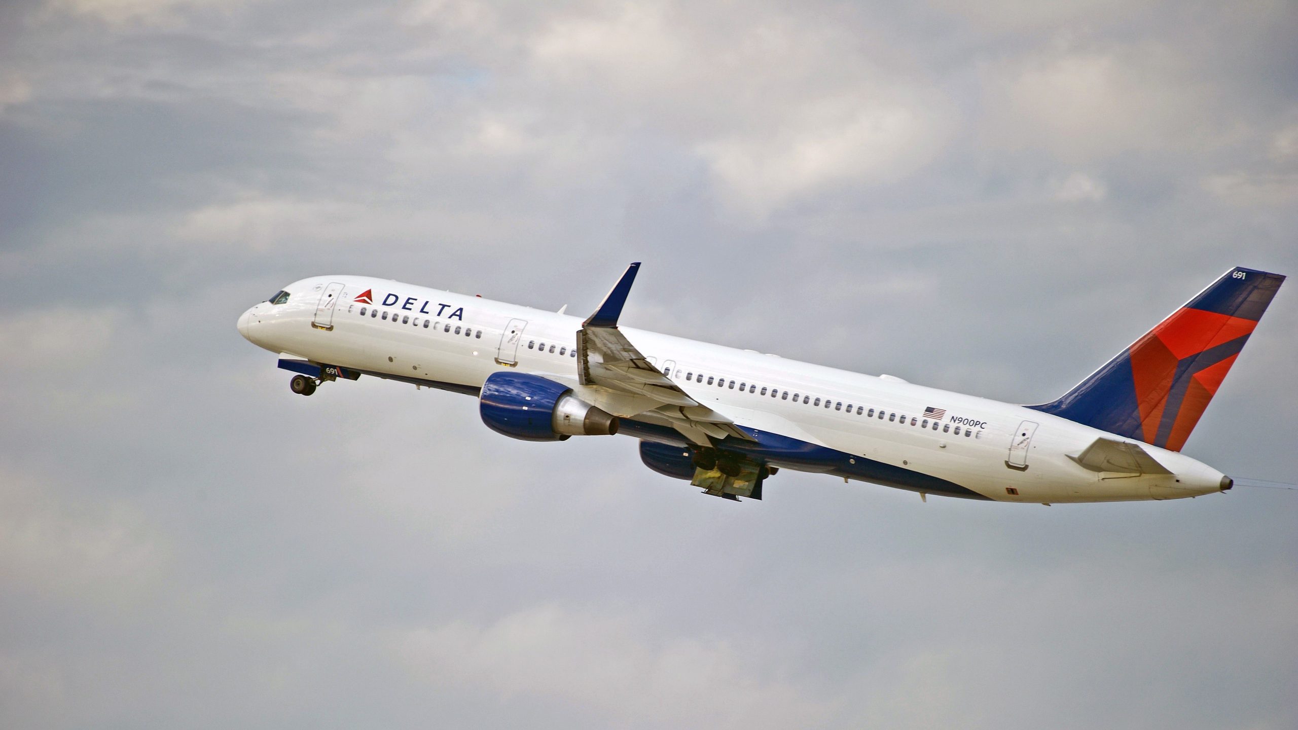 "Esta es mi única maleta": Delta Air Lines criticó después de que la foto viral del pasajero muestra el equipaje dañado