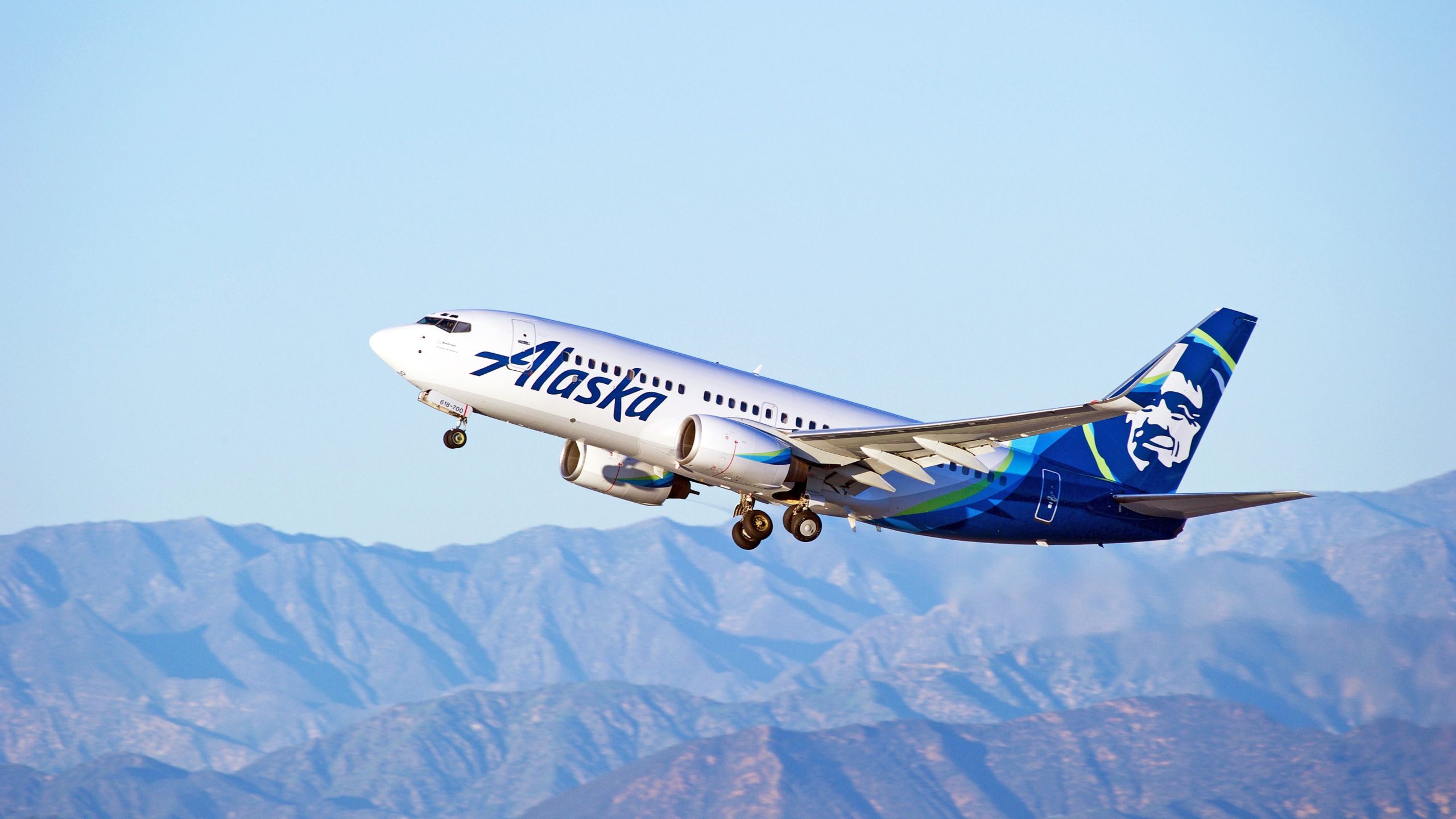 Alaska Airlines podría cambiar sus salones con el nombre "Atmos"
