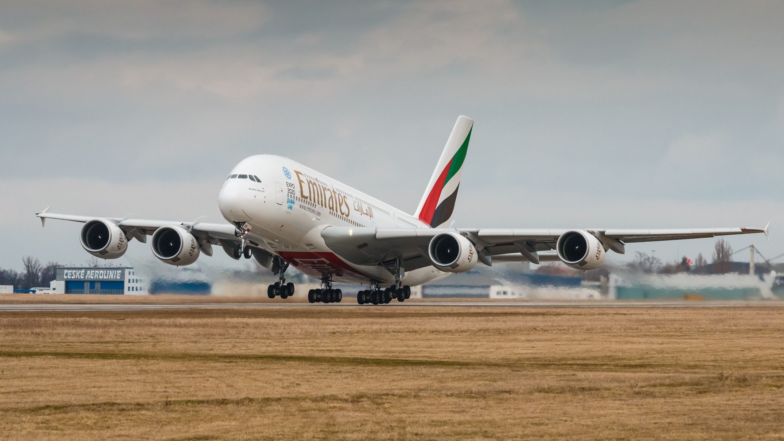 Emirates celebra la Pascua con dulces y comidas clásicas a bordo y en salones