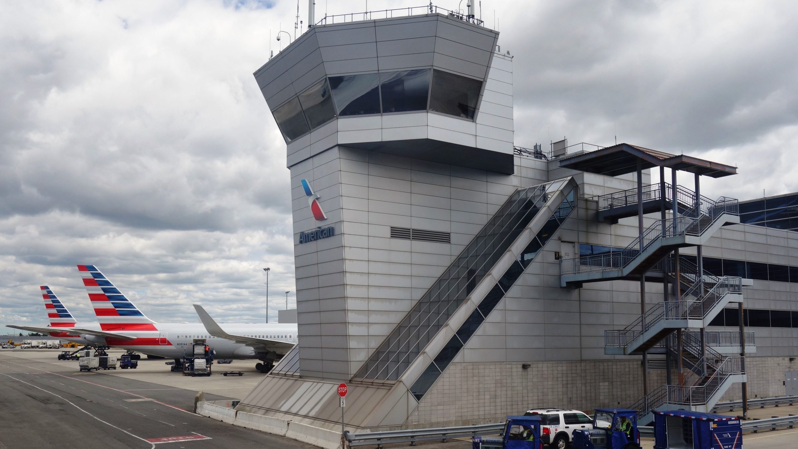 Una guía completa de la terminal de American Airlines en el aeropuerto JFK