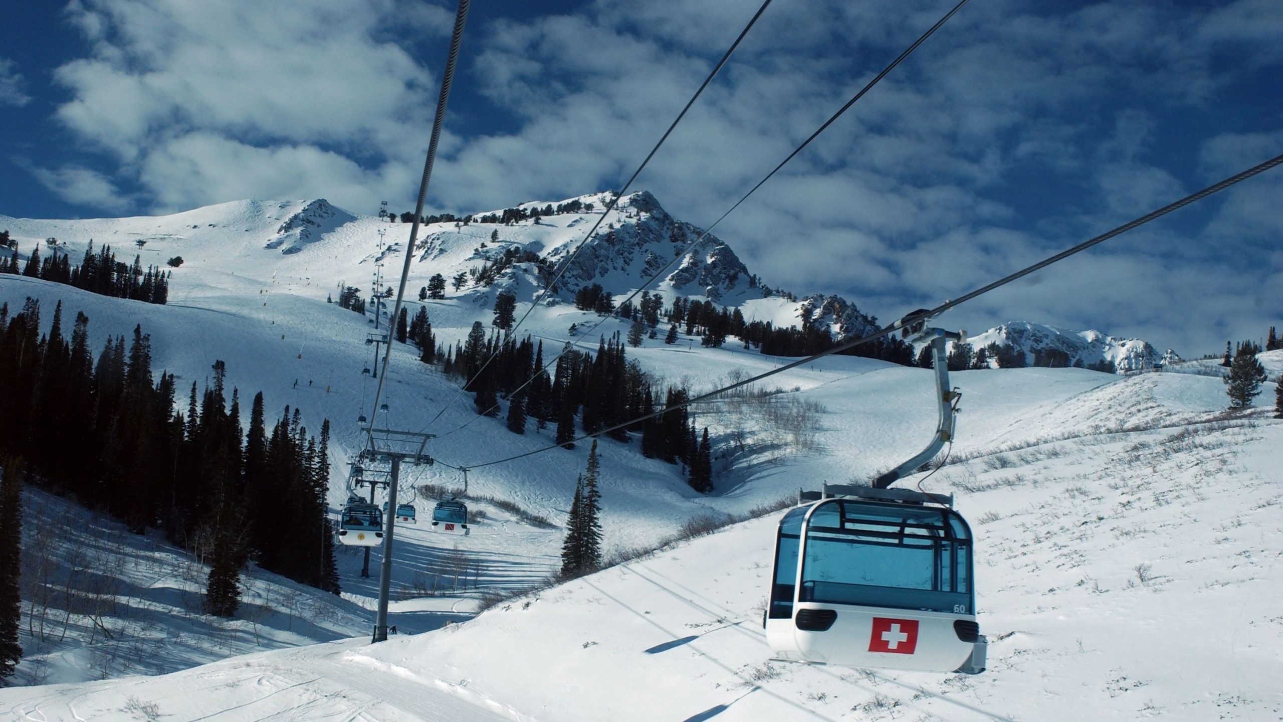 Avertissements d'avalanche à travers l'Utah Avertir les skieurs loin des pistes