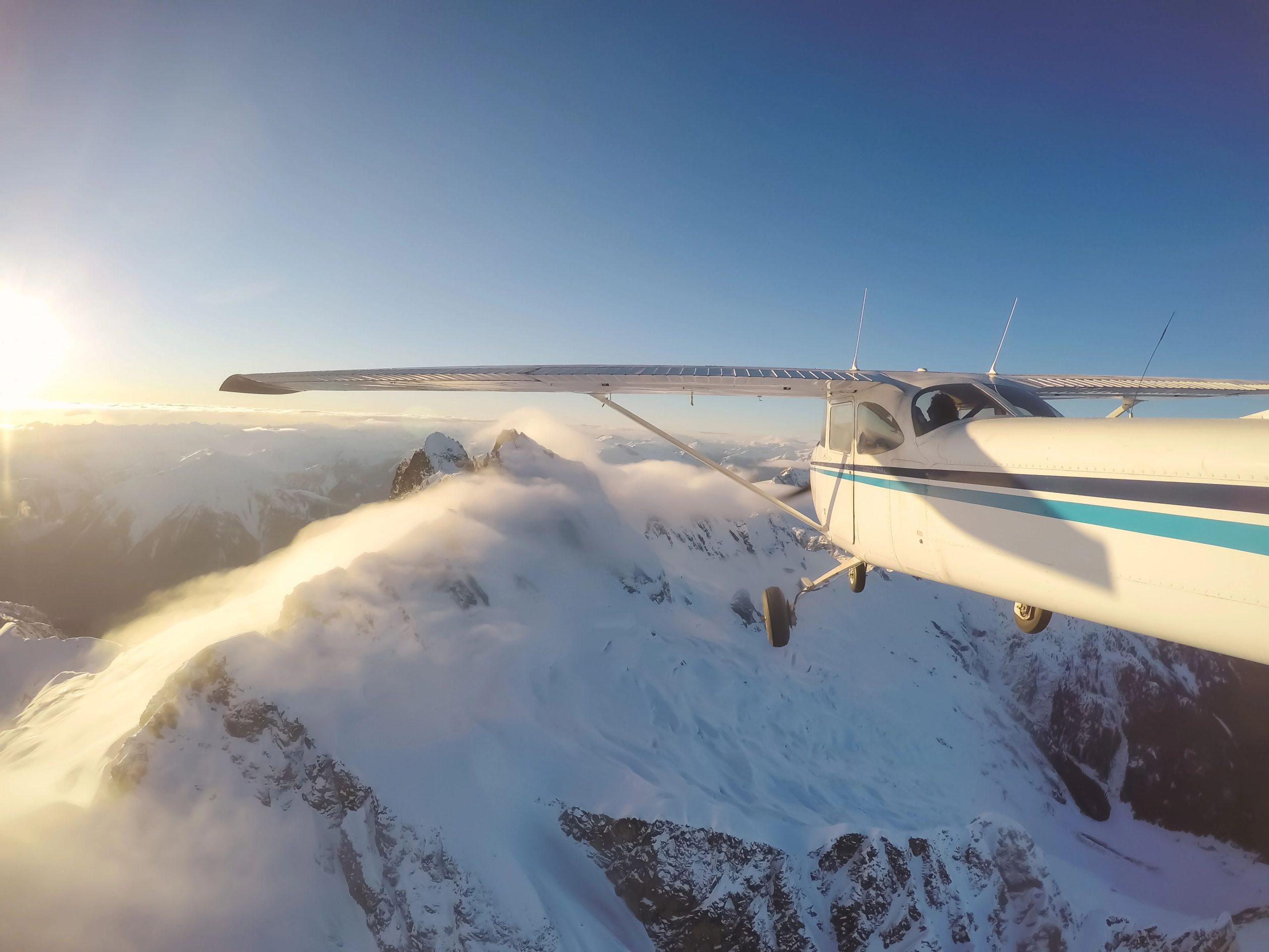 Vermont: el avión pequeño choca en la montaña, 3 personas sufren heridas leves después de que se estrellara la manta de cojines de nieve
