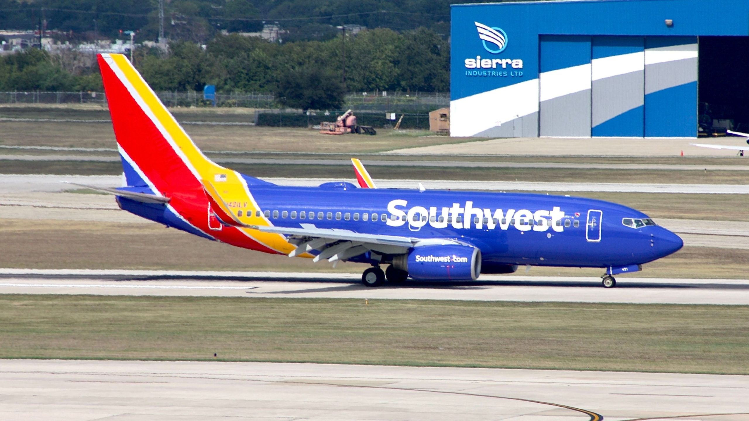 Los pasajeros de Southwest Airlines evacuados después de Boeing 737-700 sufre el problema del motor en Houston