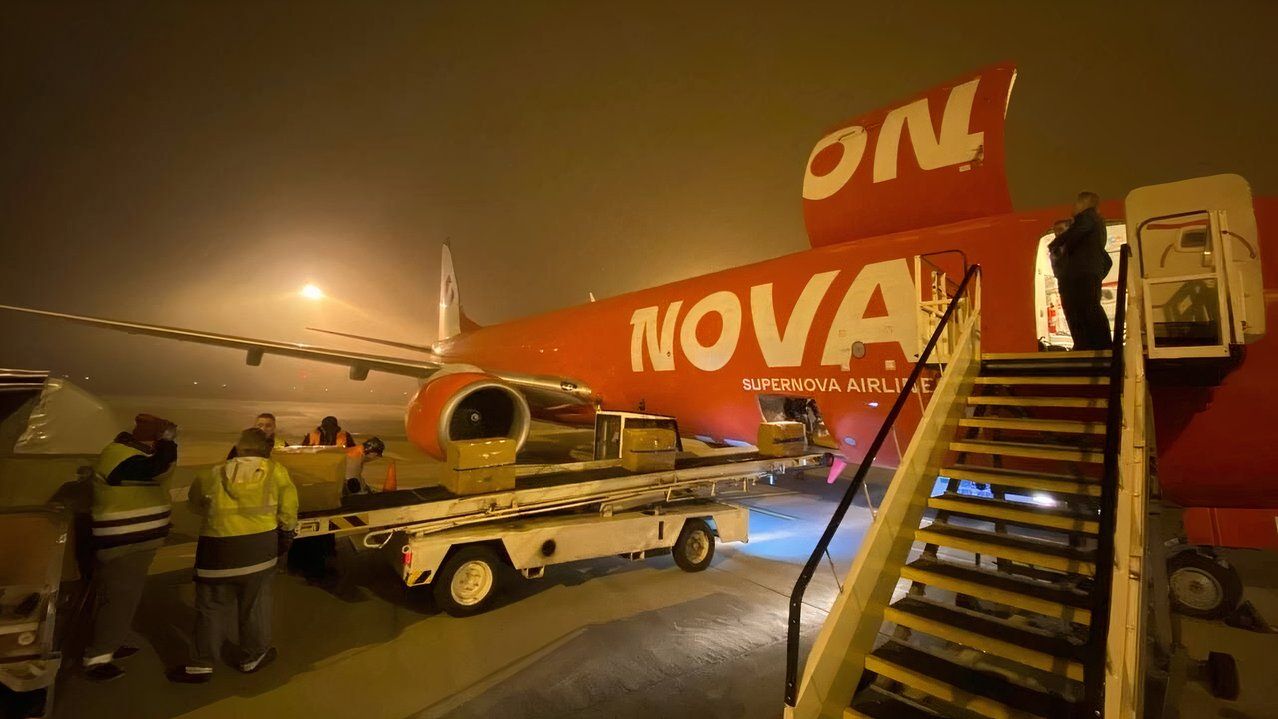 La nueva supernova de la aerolínea de Ucrania despega con Boeing 737-800 Budapest-Chisinau Flight