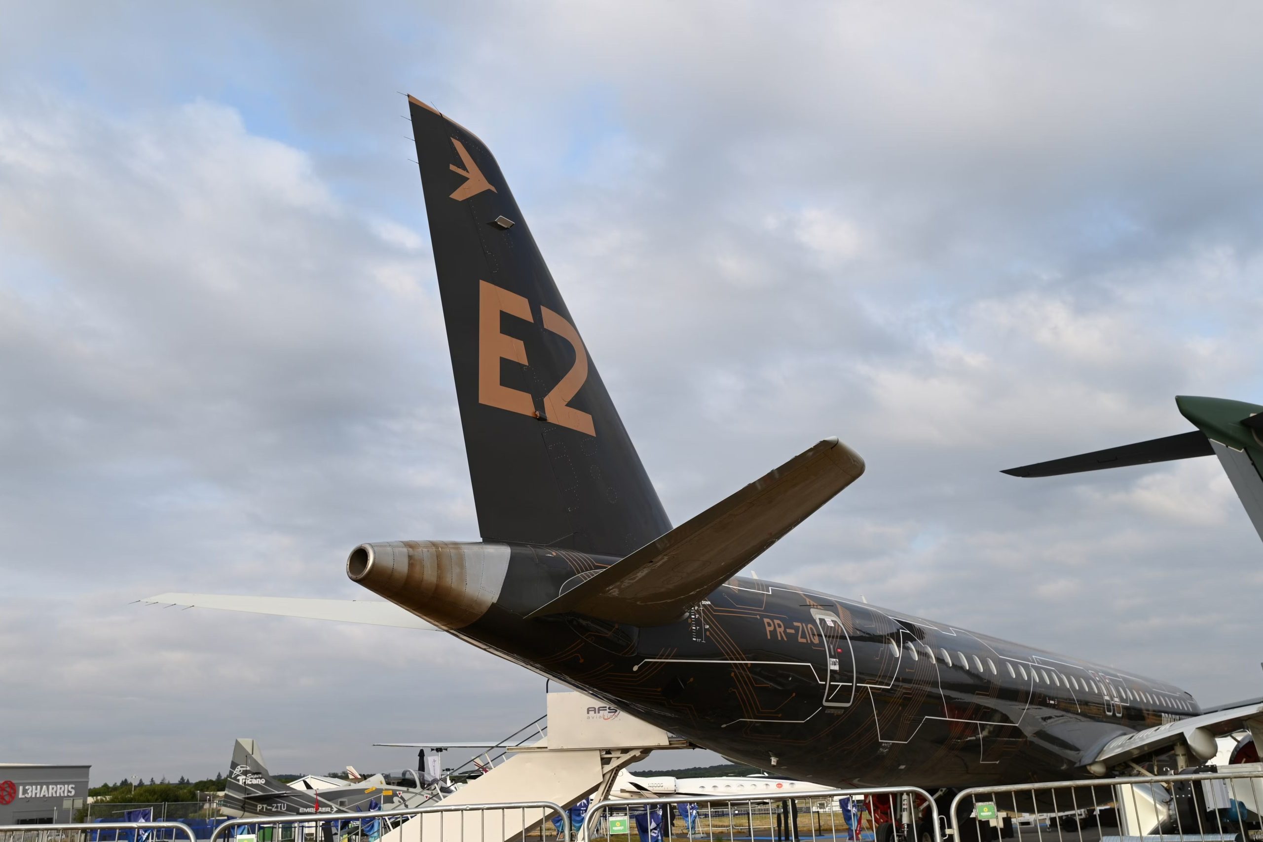 Acuerdo de colaboración de mantenimiento de signos de Saudia y Embraer