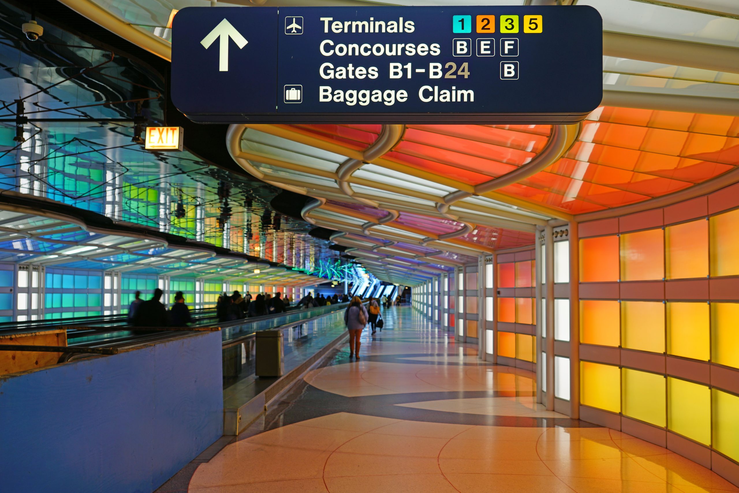 Un tournage de nuit à l'aéroport international de Chicago O'Hare incite la fermeture du terminal et des parties de la zone de réclamation des bagages