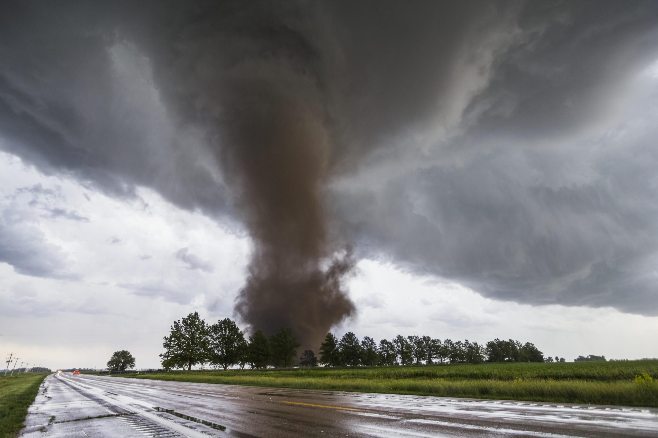 Les tornades EF1 puissantes laissent sillage de destruction en Oklahoma après un temps violent répandu: une personne blessée