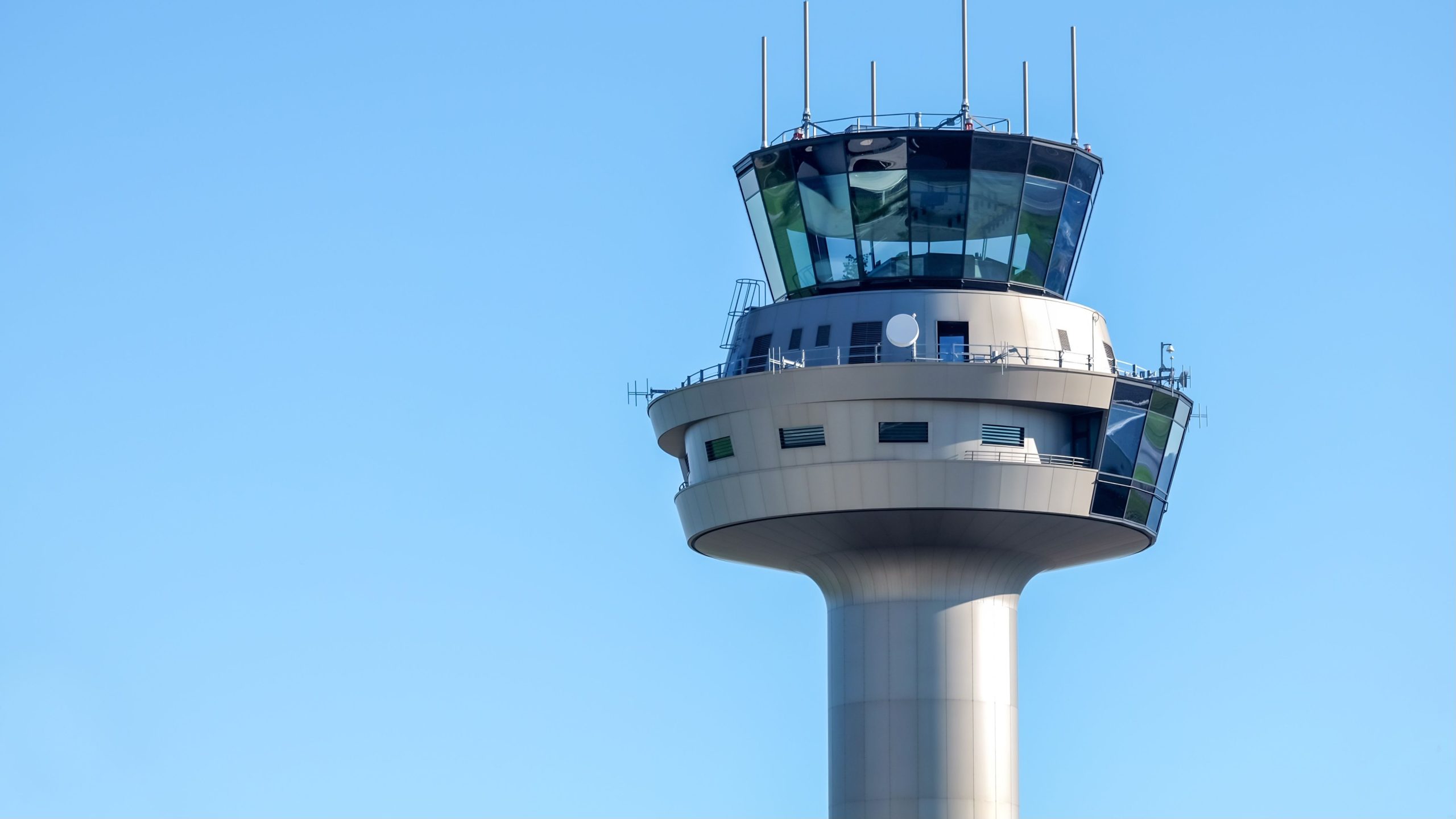 JetBlue met en garde contre les retards de l'ATC alors que la FAA déplace l'espace aérien de Newark à Philadelphie Tracon