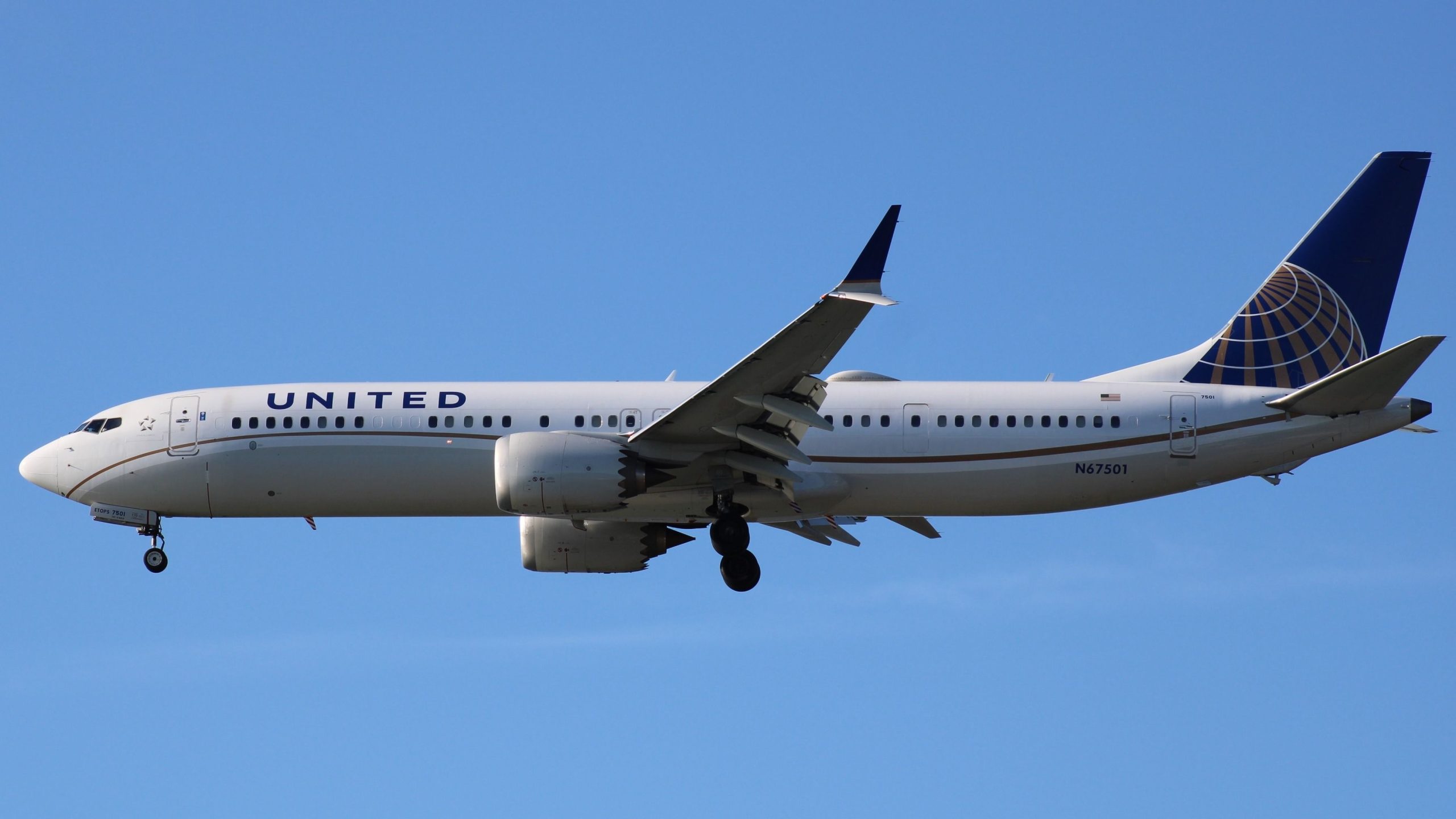 United Airlines Boeing 737 Max 9 si scontra con Coyote a Chicago