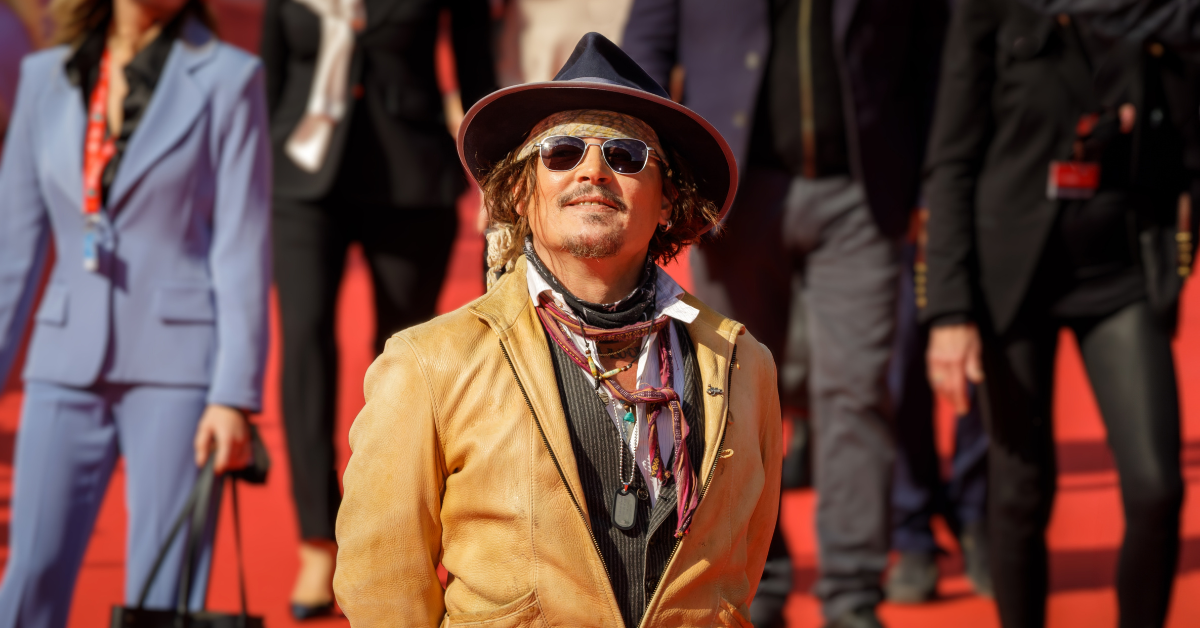 La vente du village français de Johnny Depp reste un mystère non résolu